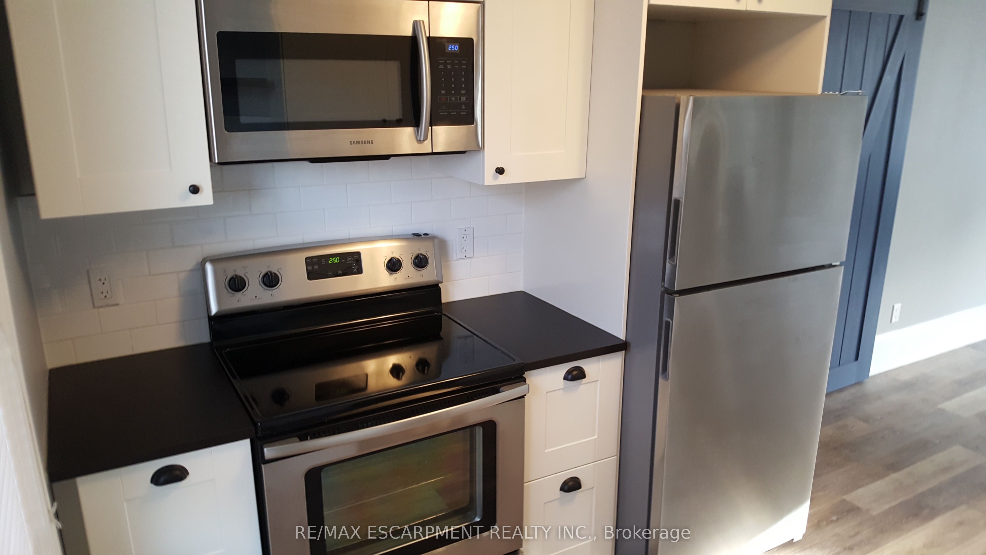 47 Sherman Avenue S 3, Hamilton, ON L8M 2P6 photo 2