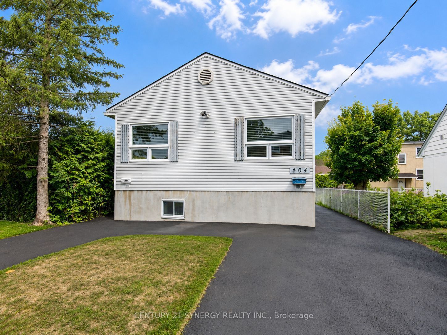 404 Dieppe Street B, Vanier and Kingsview Park, ON K1L 6V4