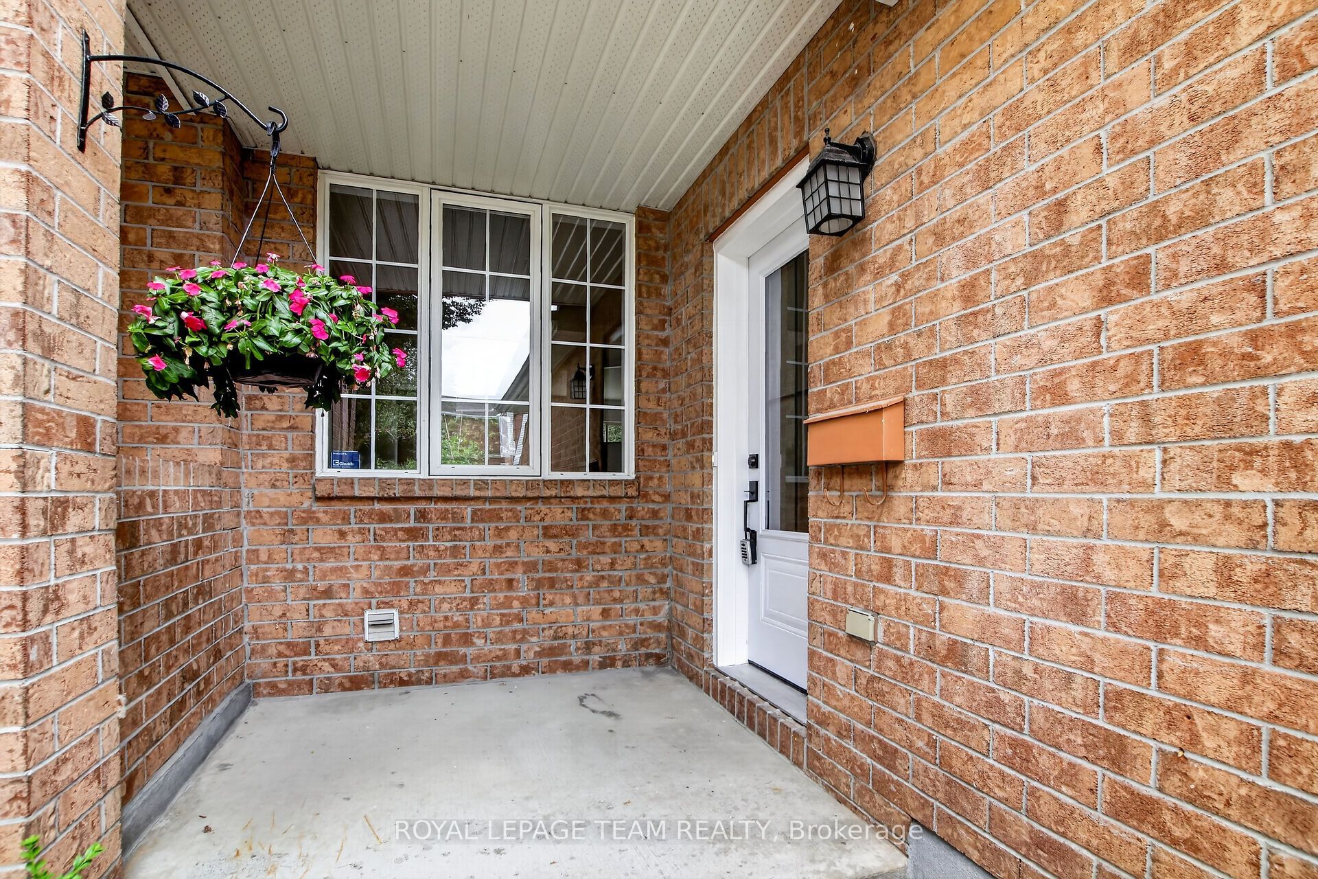 28 Cohen Avenue, Kanata, ON K2L 4E9 photo 3