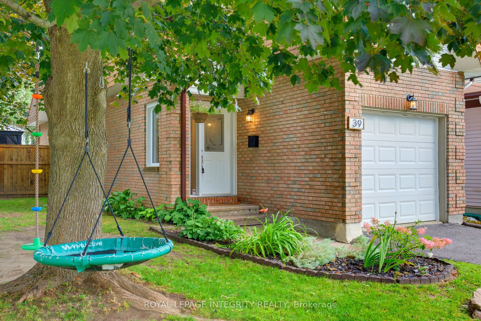 39 Ready Way, Barrhaven, ON K2J 2R7 photo 3
