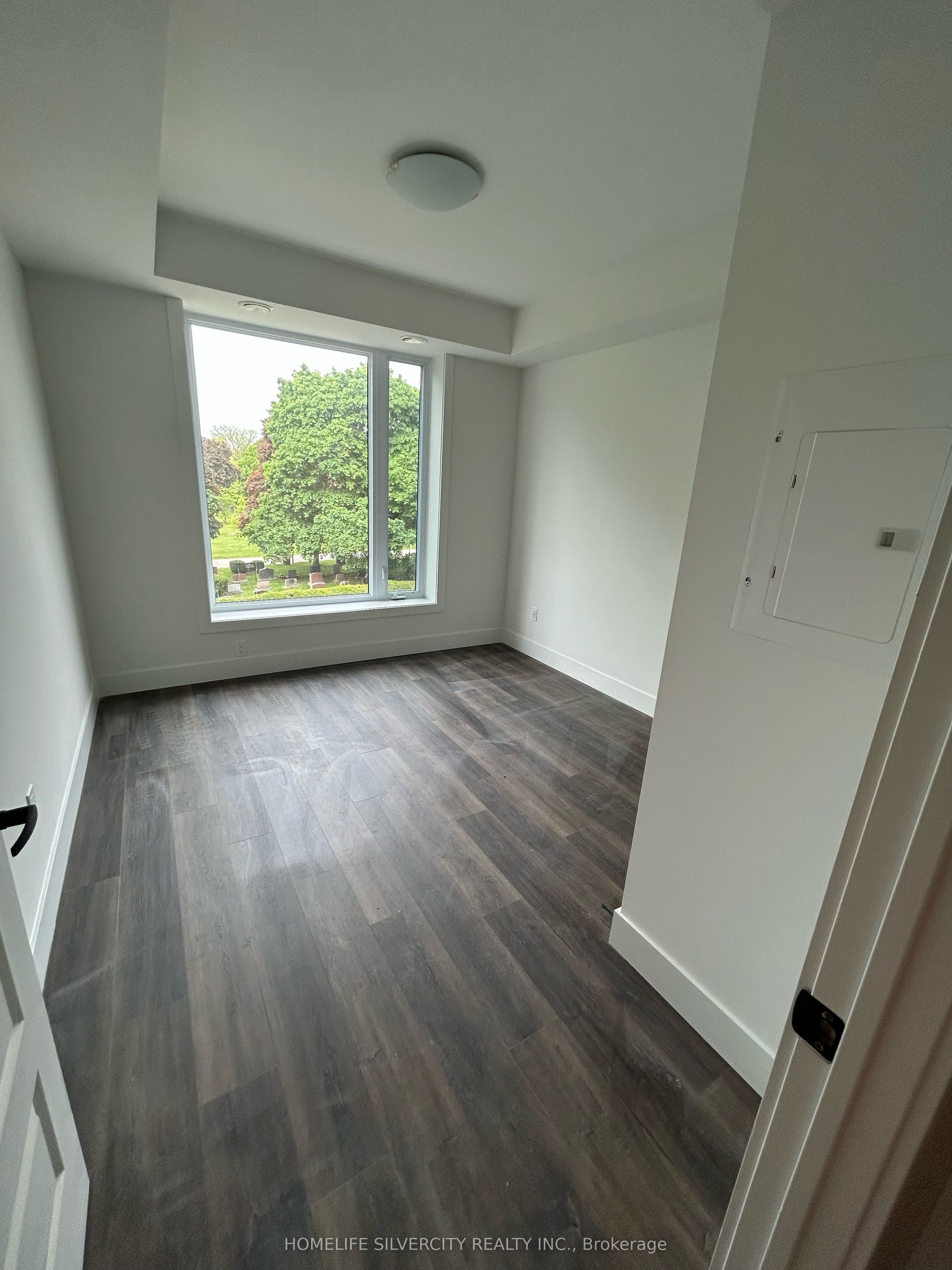 103 Roger Street 208, Waterloo, ON N2J 0G2 photo 4