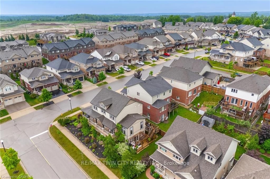 387 Gravel Ridge Trail, Kitchener, ON N2E 0B9 photo 2