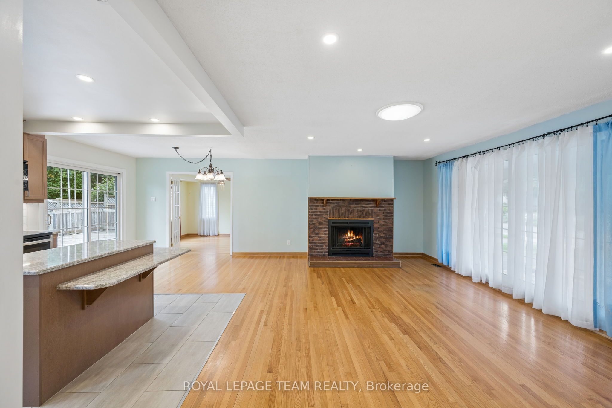 22 Redpine Drive, Cityview - Parkwoods Hills - Rideau Shore, ON K2E 6S9 photo 4