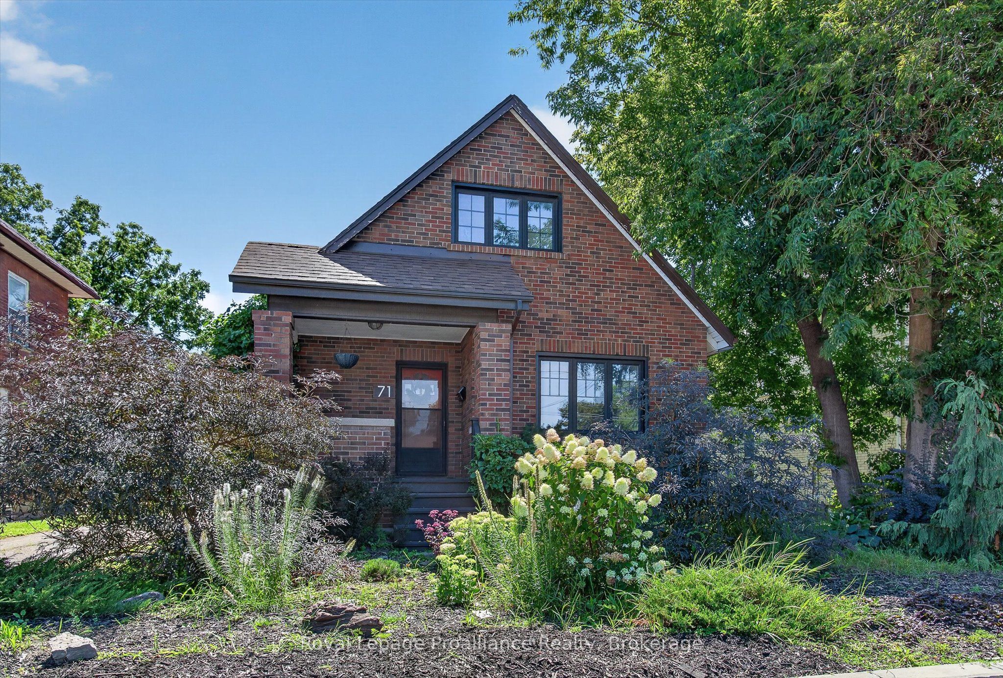71 Lansdowne Street W, Peterborough, ON K9J 1Y2 photo 2