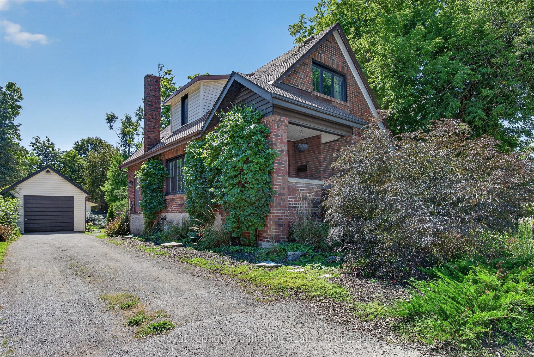 71 Lansdowne Street W, Peterborough, ON K9J 1Y2 photo 3