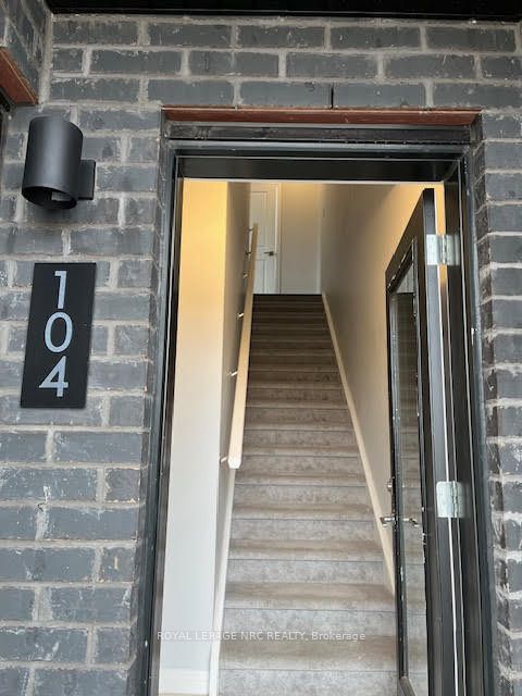 6705 Cropp Street 104, Niagara Falls, ON L2E 0C1 photo 2