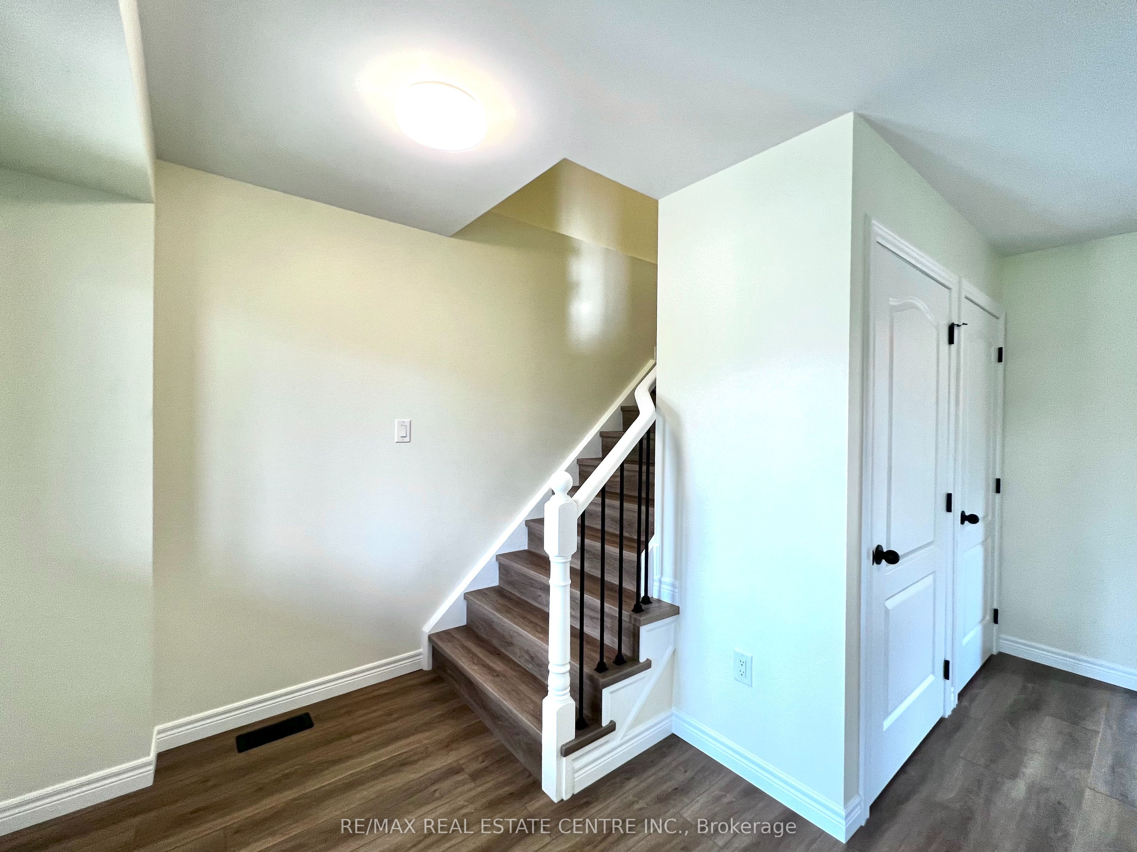 716 Russel Court, Shelburne, ON L9V 3P4 photo 4