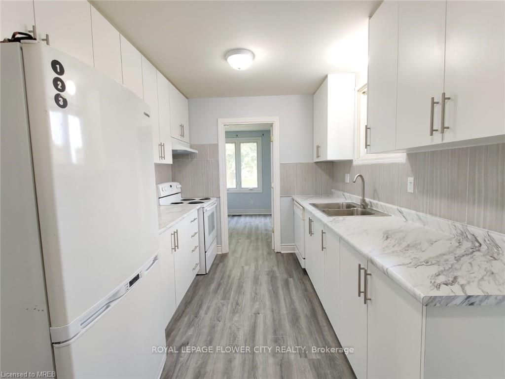 49 Mccrae Drive, Welland, ON L3C 6C9 photo 2