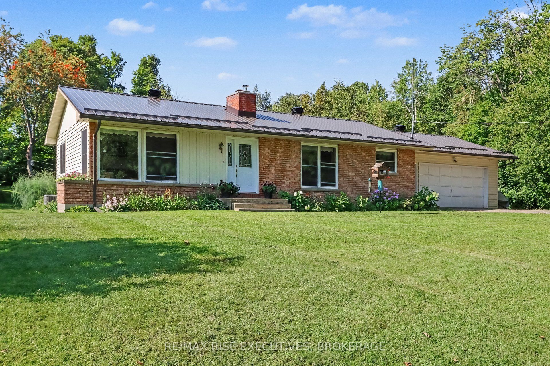 715 Hanna Road, Tay Valley, ON K0H 2B0 photo 2