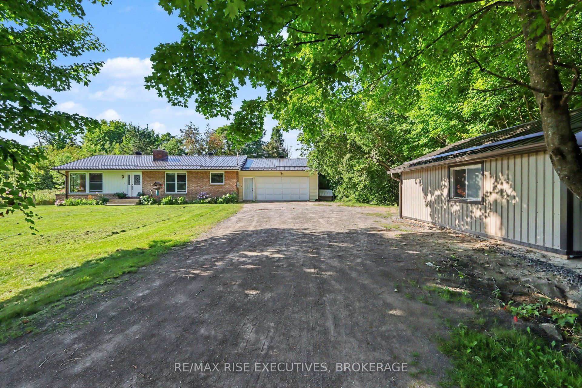 715 Hanna Road, Tay Valley, ON K0H 2B0 photo 3