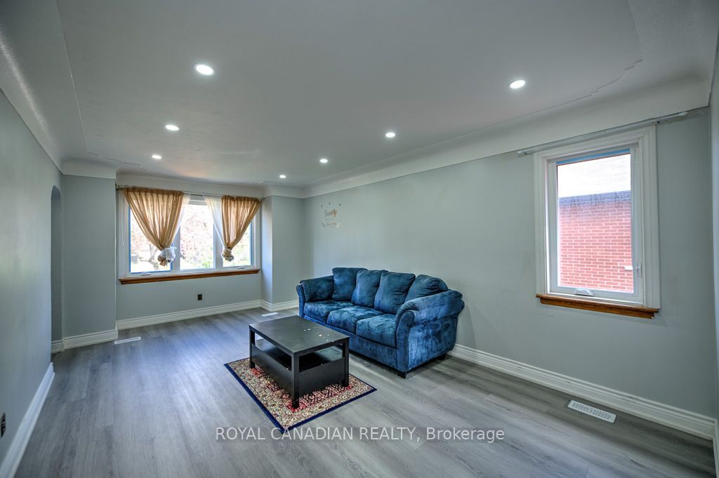 974 Queensdale Avenue E, Hamilton, ON L8T 1H7 photo 5