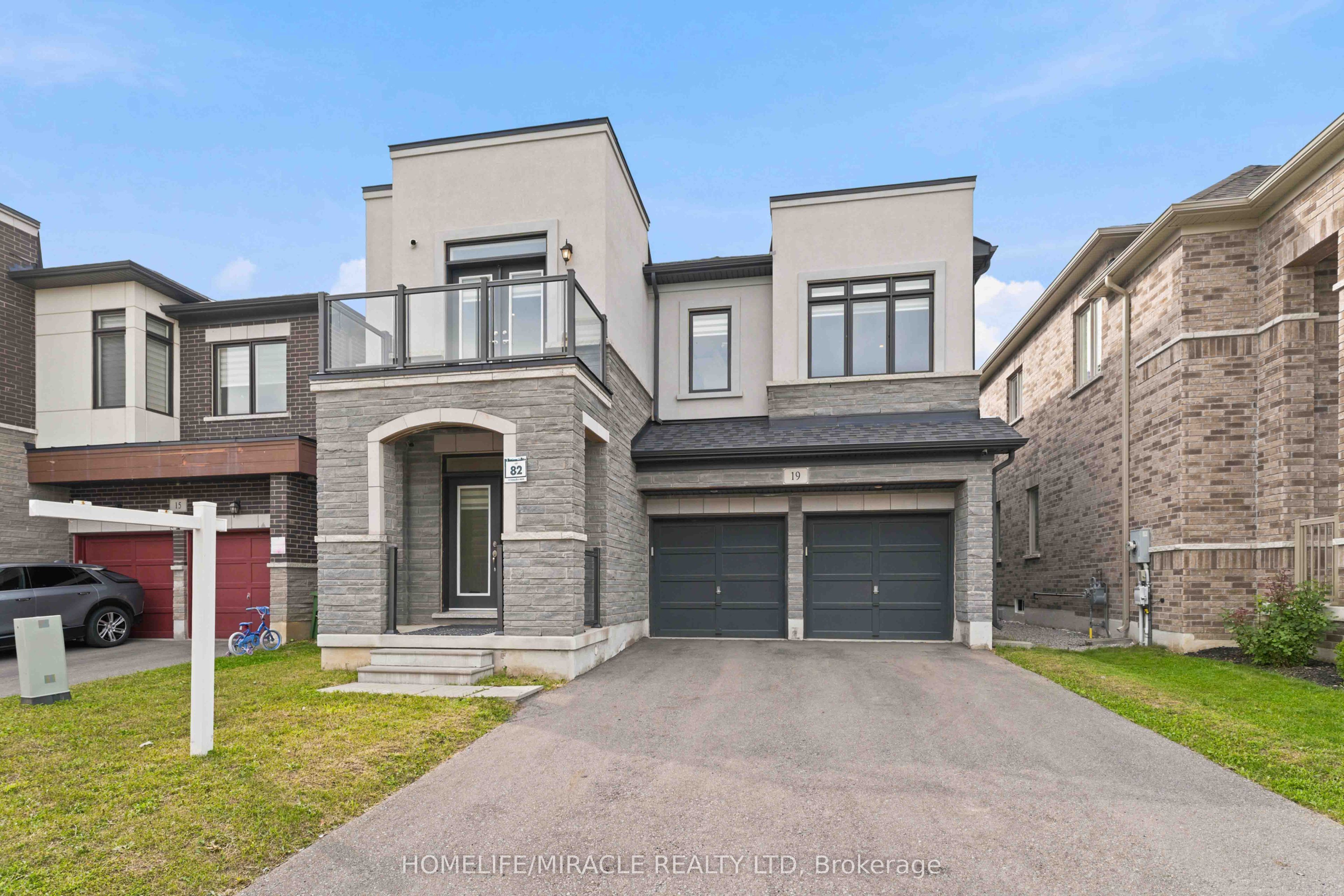 19 Kenesky Drive, Hamilton, ON L8B 1Y2 photo 2