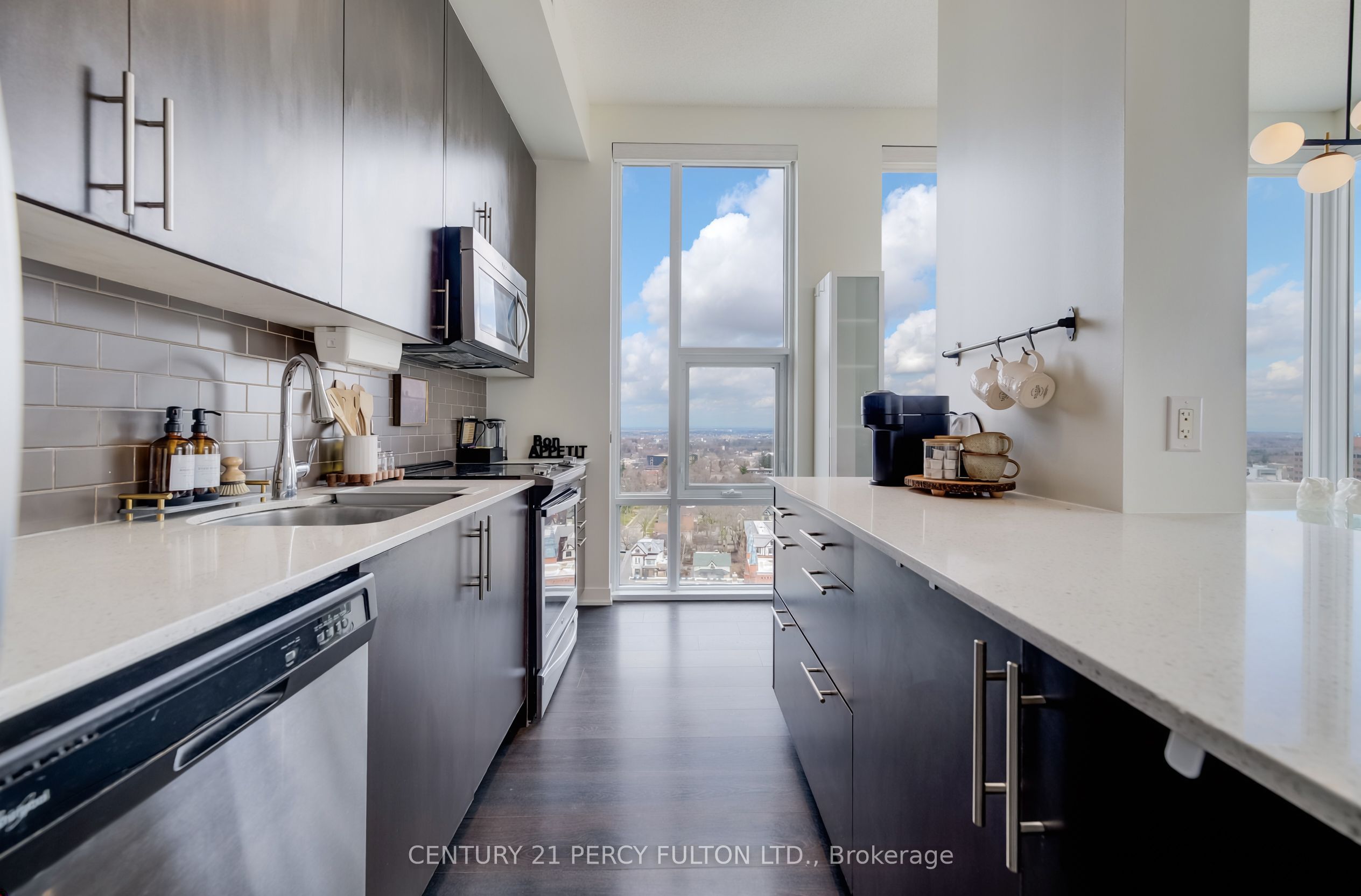85 Duke Street W 1703, Kitchener, ON N2H 4Y7 photo 5