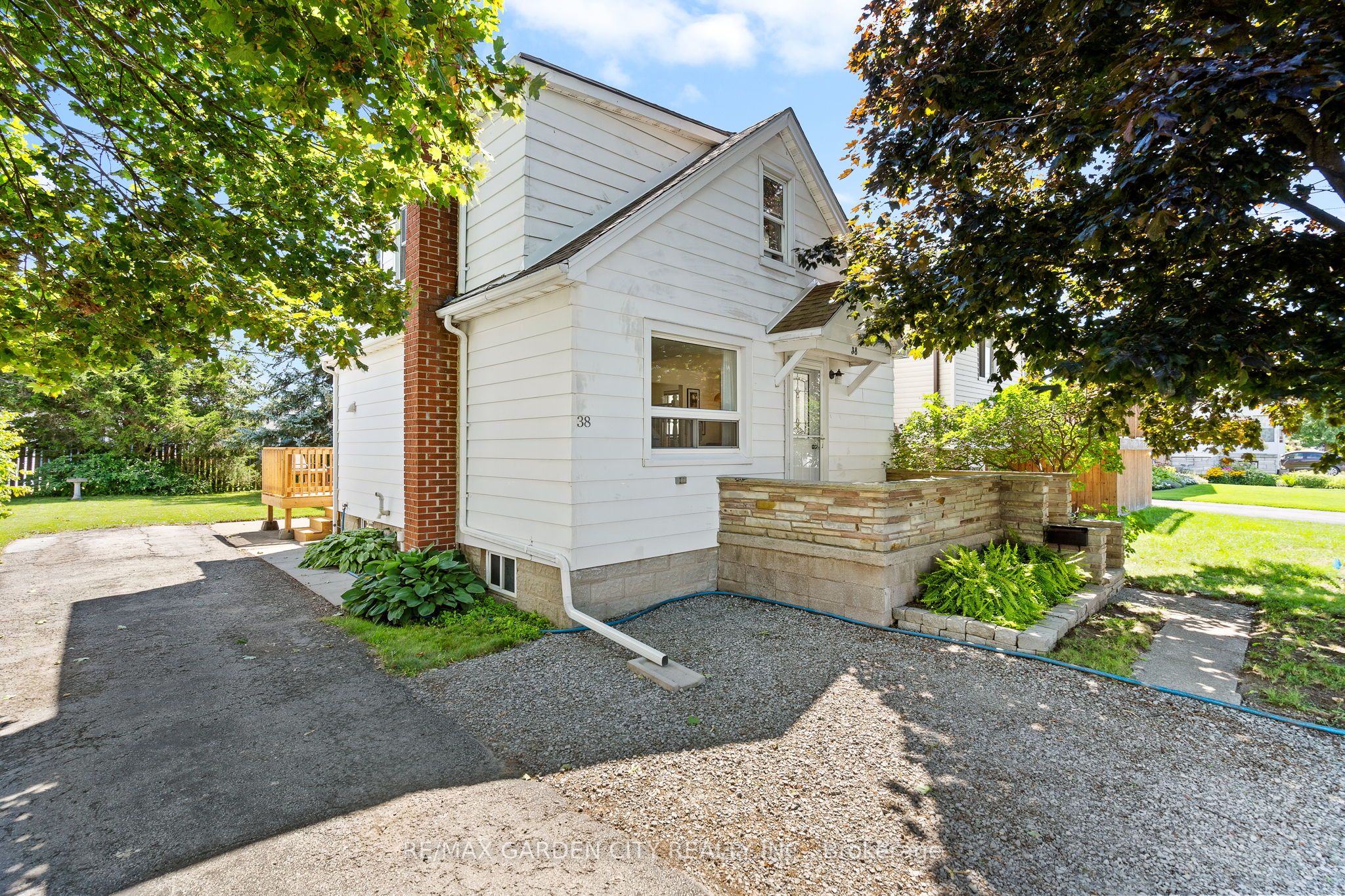 38 Oakwood Street, Port Colborne, ON L3K 5E9 photo 2