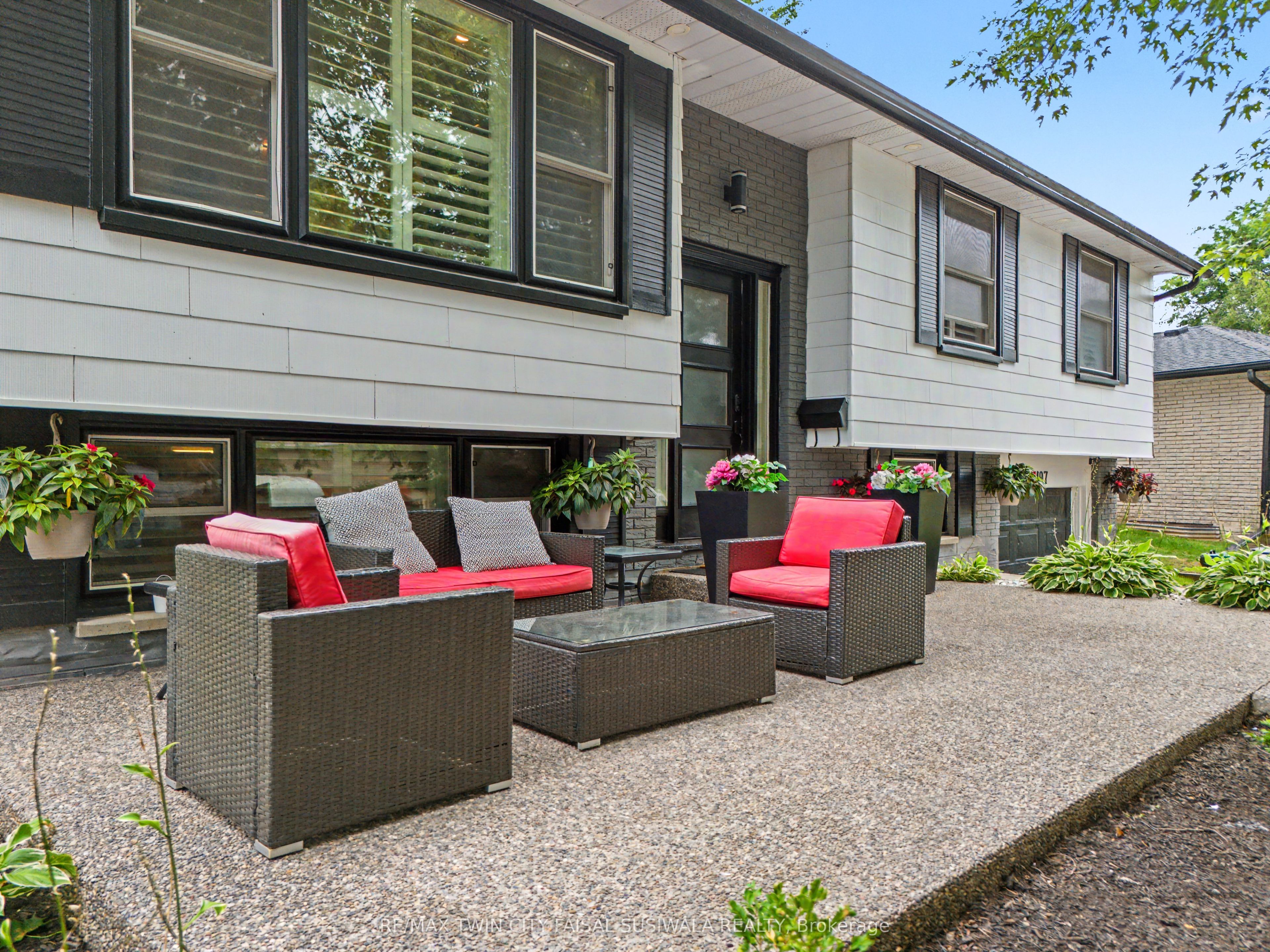 197 Kribs Street, Cambridge, ON N3C 2L9 photo 2