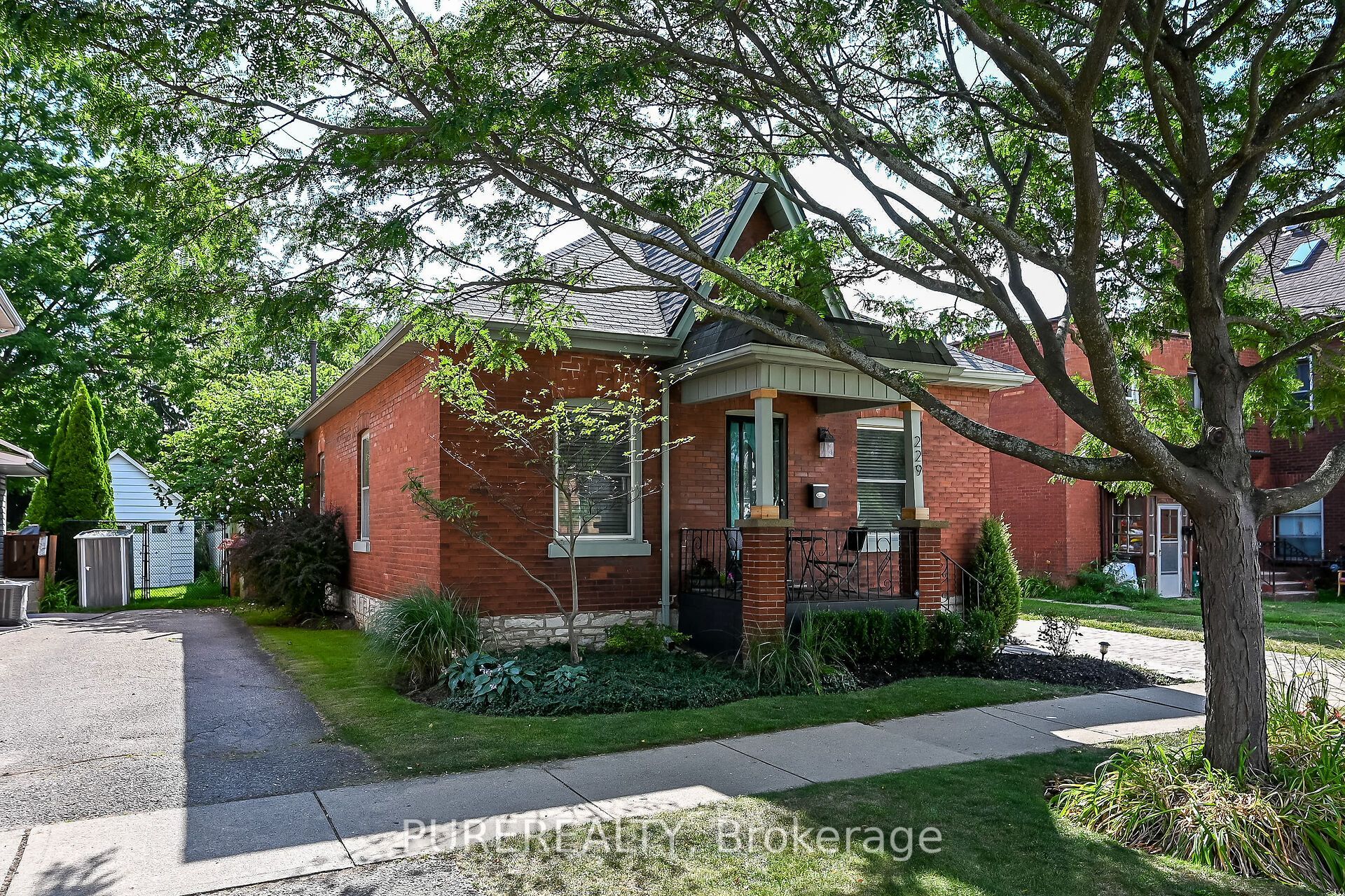 229 Brock Street, Brantford, ON N3S 5X1 photo 2