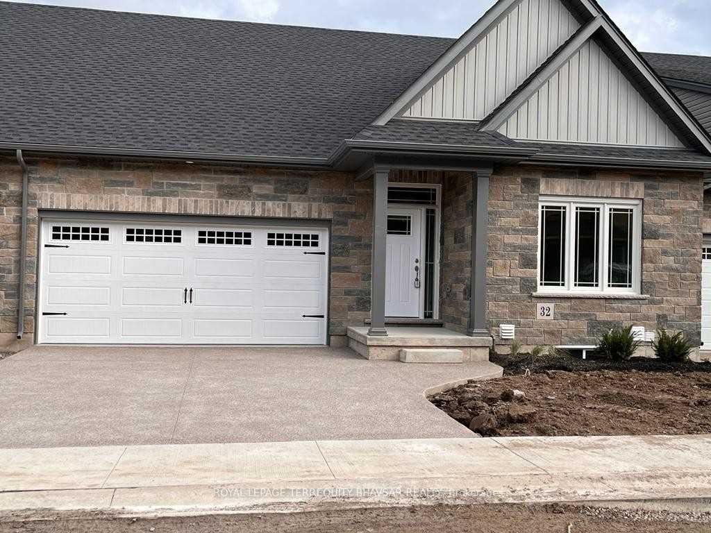 45 Dorchester Boulevard 32, St. Catharines, ON L2M 0C4