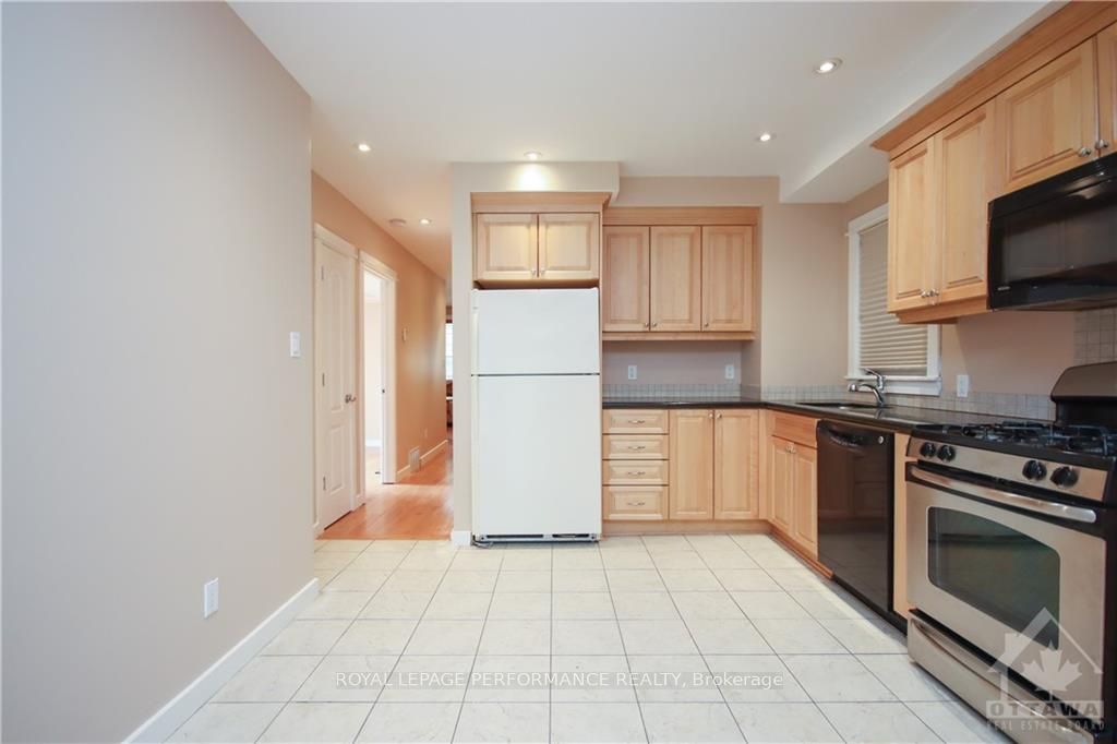 736 Cooper Street W 2, Ottawa Centre, ON K1R 5J6 photo 2