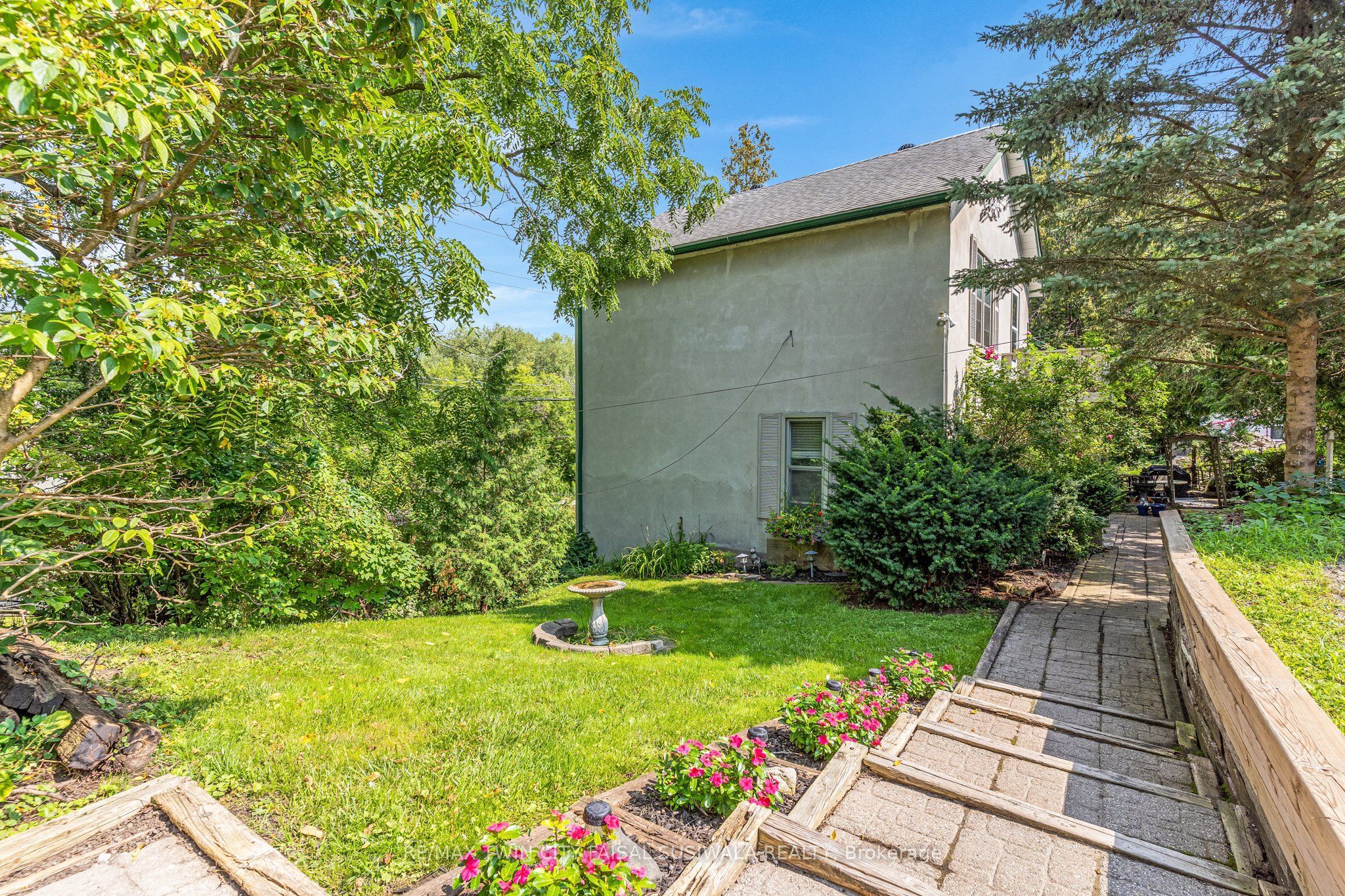 67 Queen Street W, Cambridge, ON N3C 1G2 photo 4