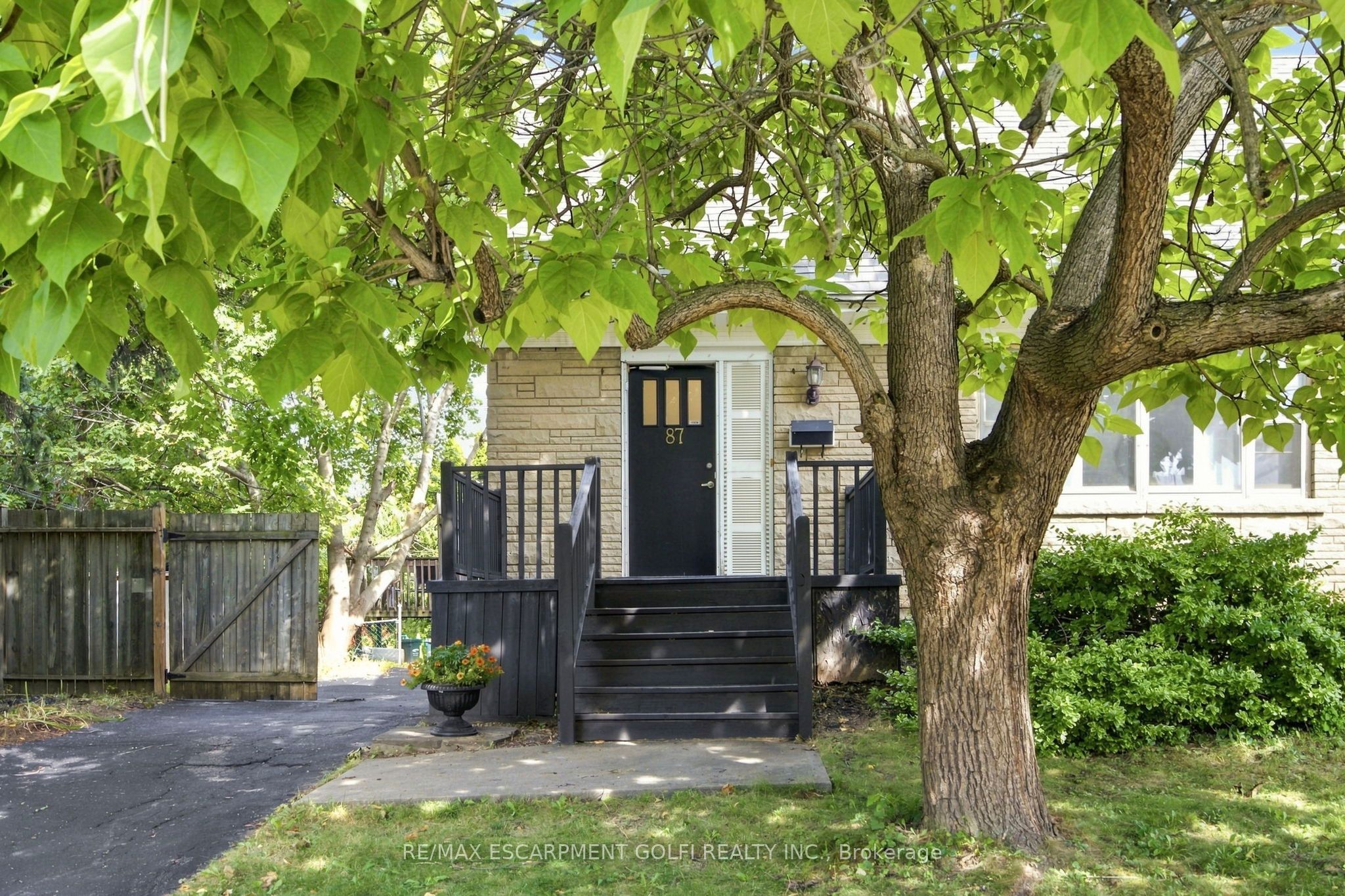 87 Radford Street, Hamilton, ON L8S 3E5 photo 3