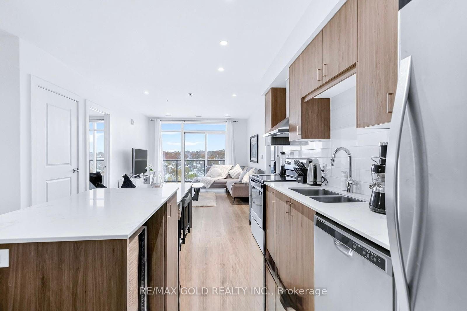 15 Glebe Street 1310, Cambridge, ON N1S 0C3