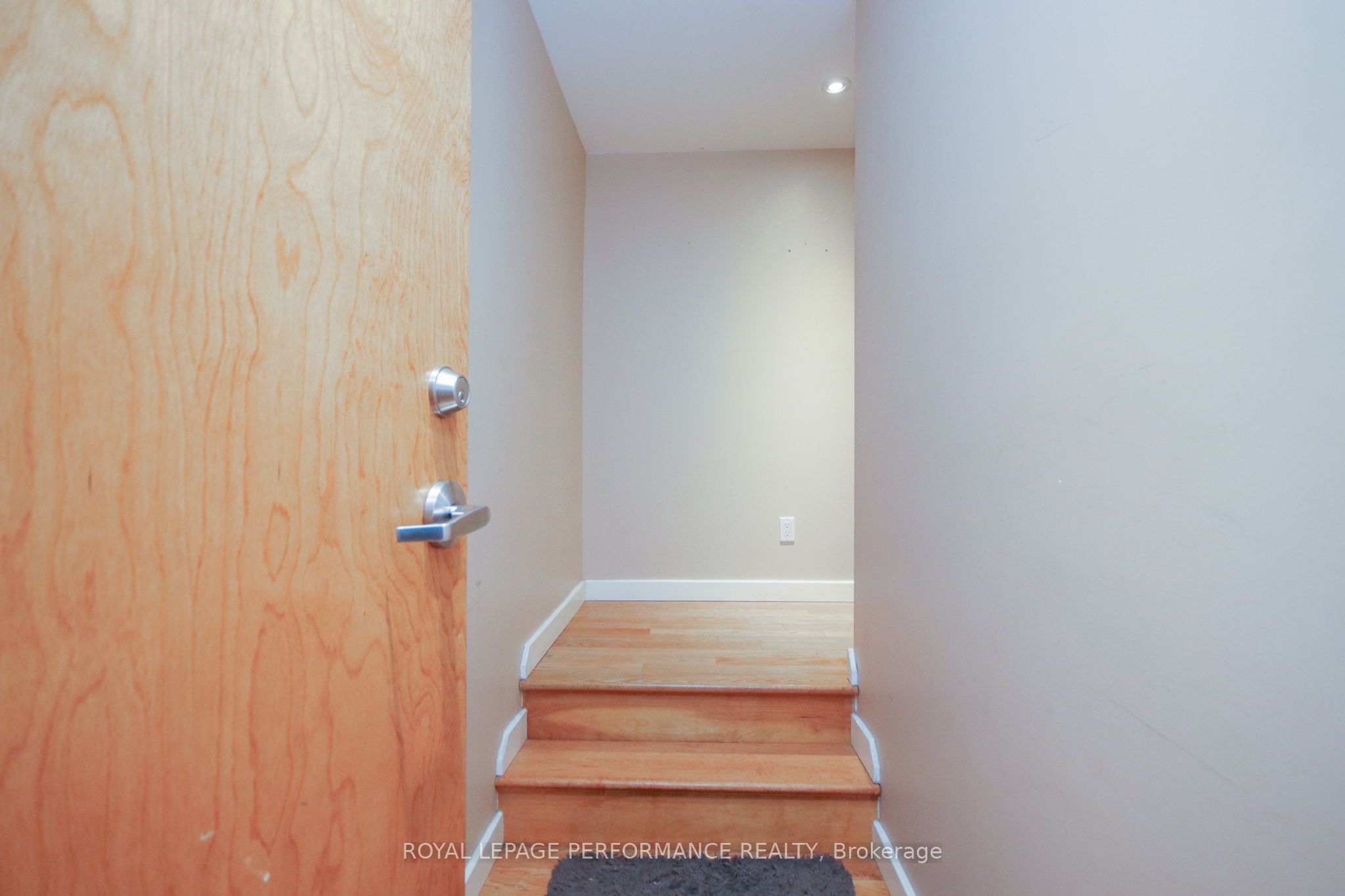 736 Cooper Street E 3, Ottawa Centre, ON K1R 5J6 photo 3
