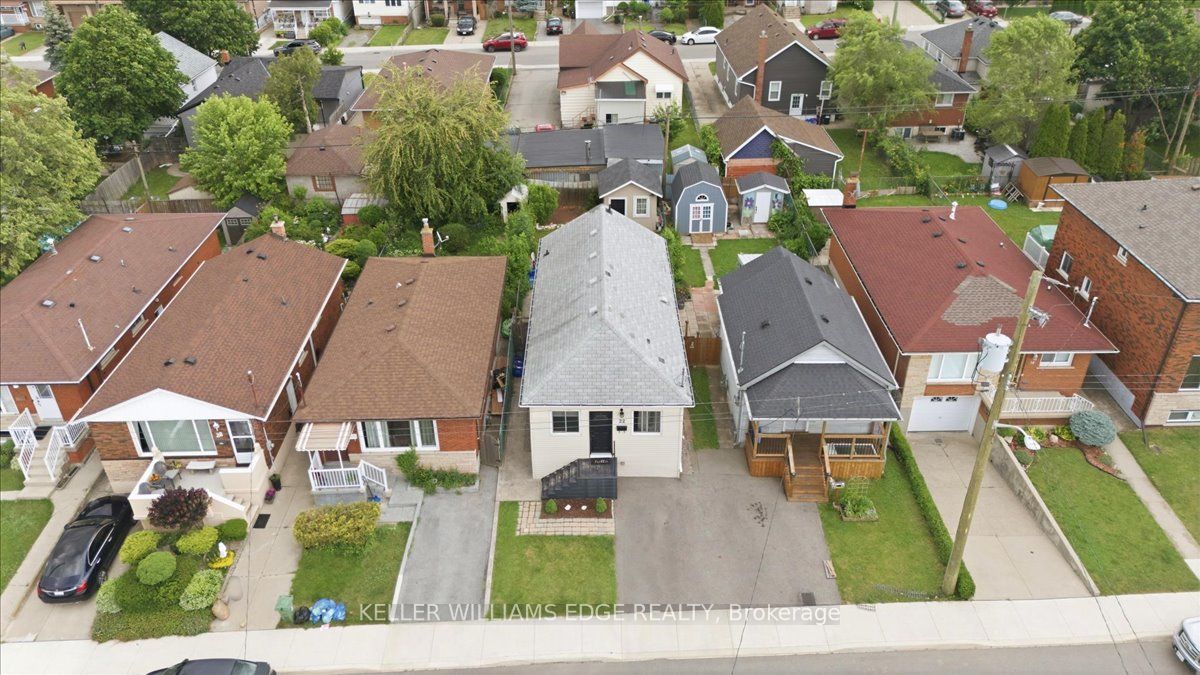 22 Delena Avenue N, Hamilton, ON L8H 6B4