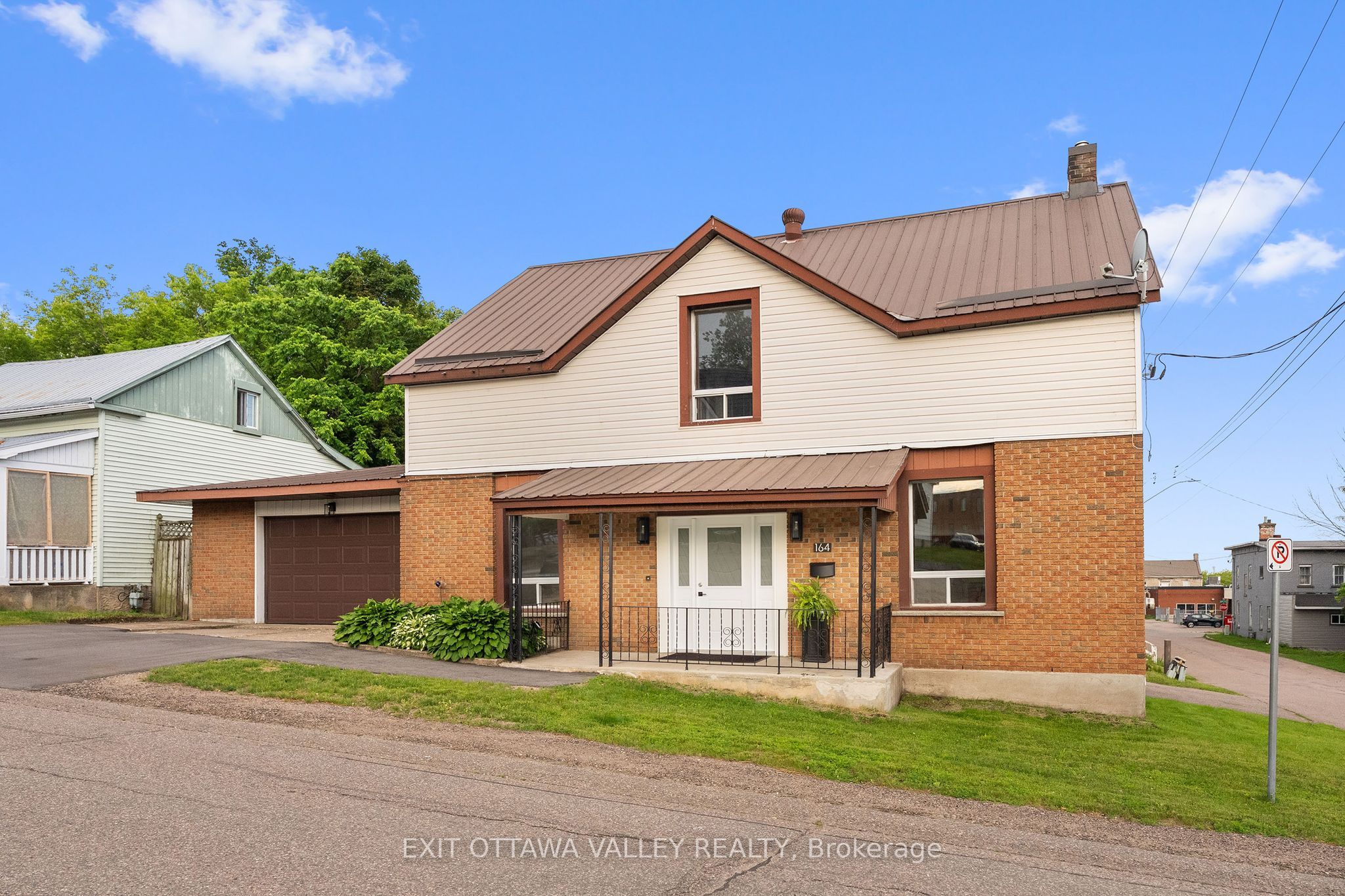 164 Maple Avenue, Pembroke, ON K8A 1L2 photo 2