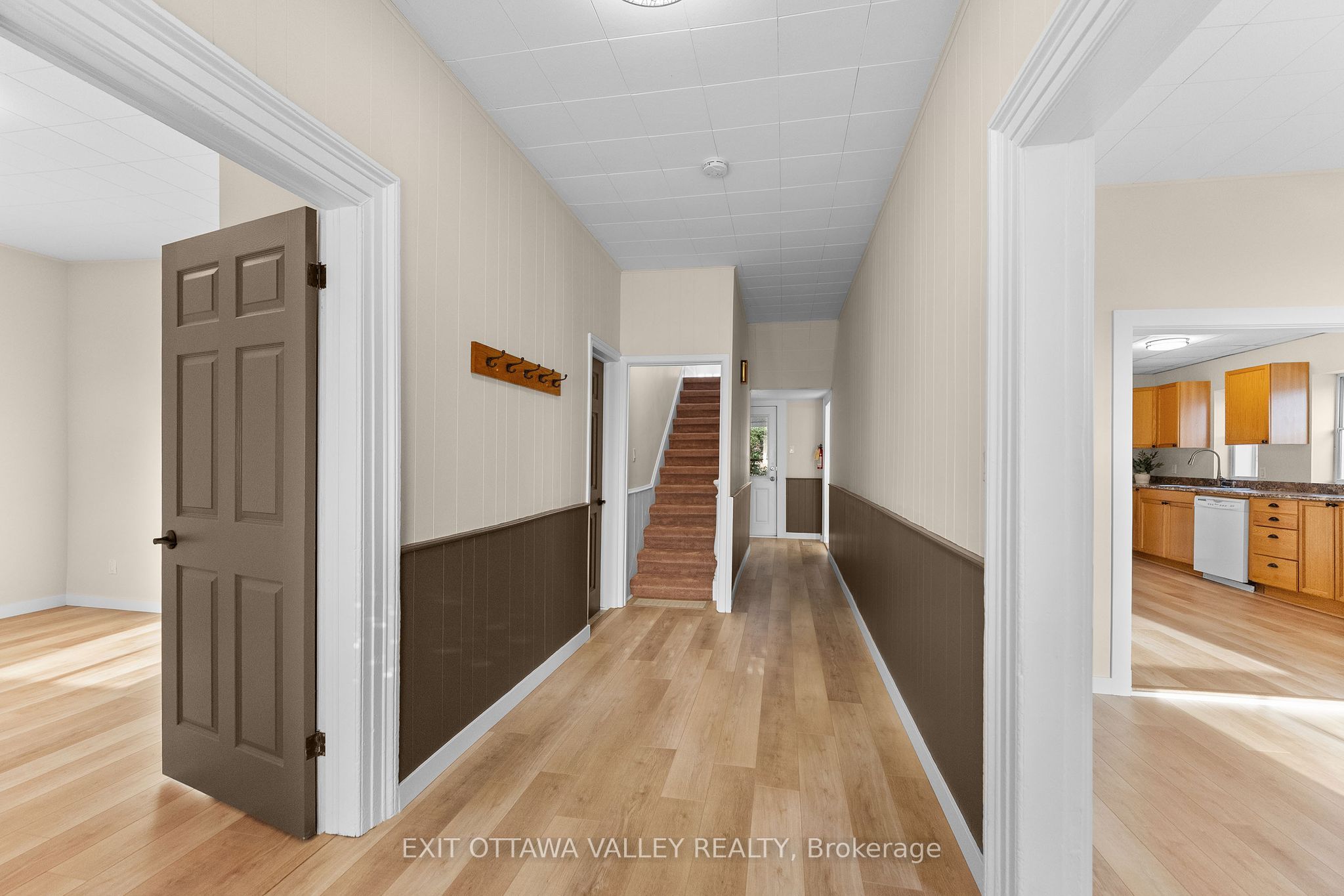 164 Maple Avenue, Pembroke, ON K8A 1L2 photo 4