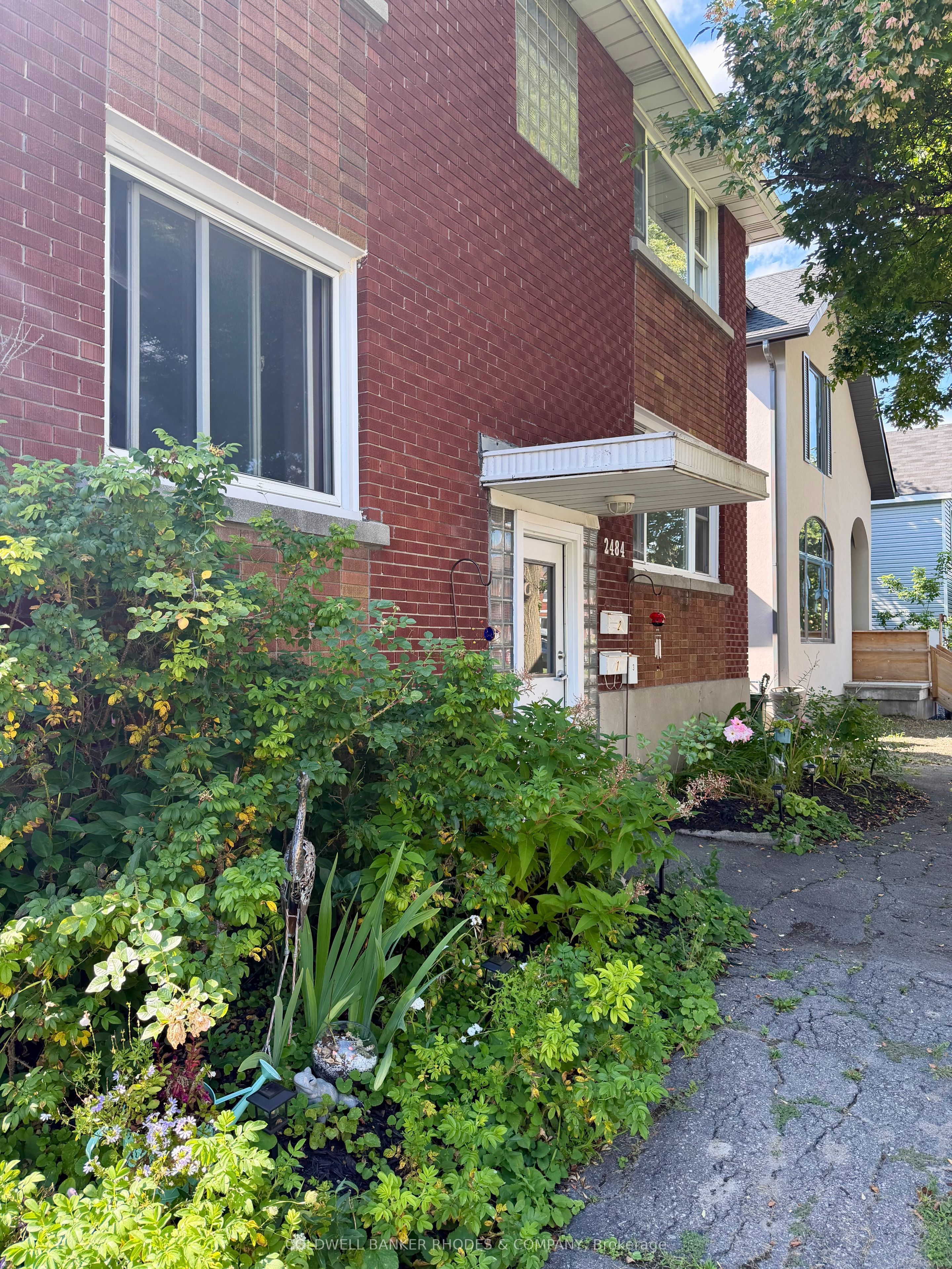 2484 Carlsen Avenue 1, Billings Bridge - Riverside Park and Area, ON K1V 8G3 photo 2