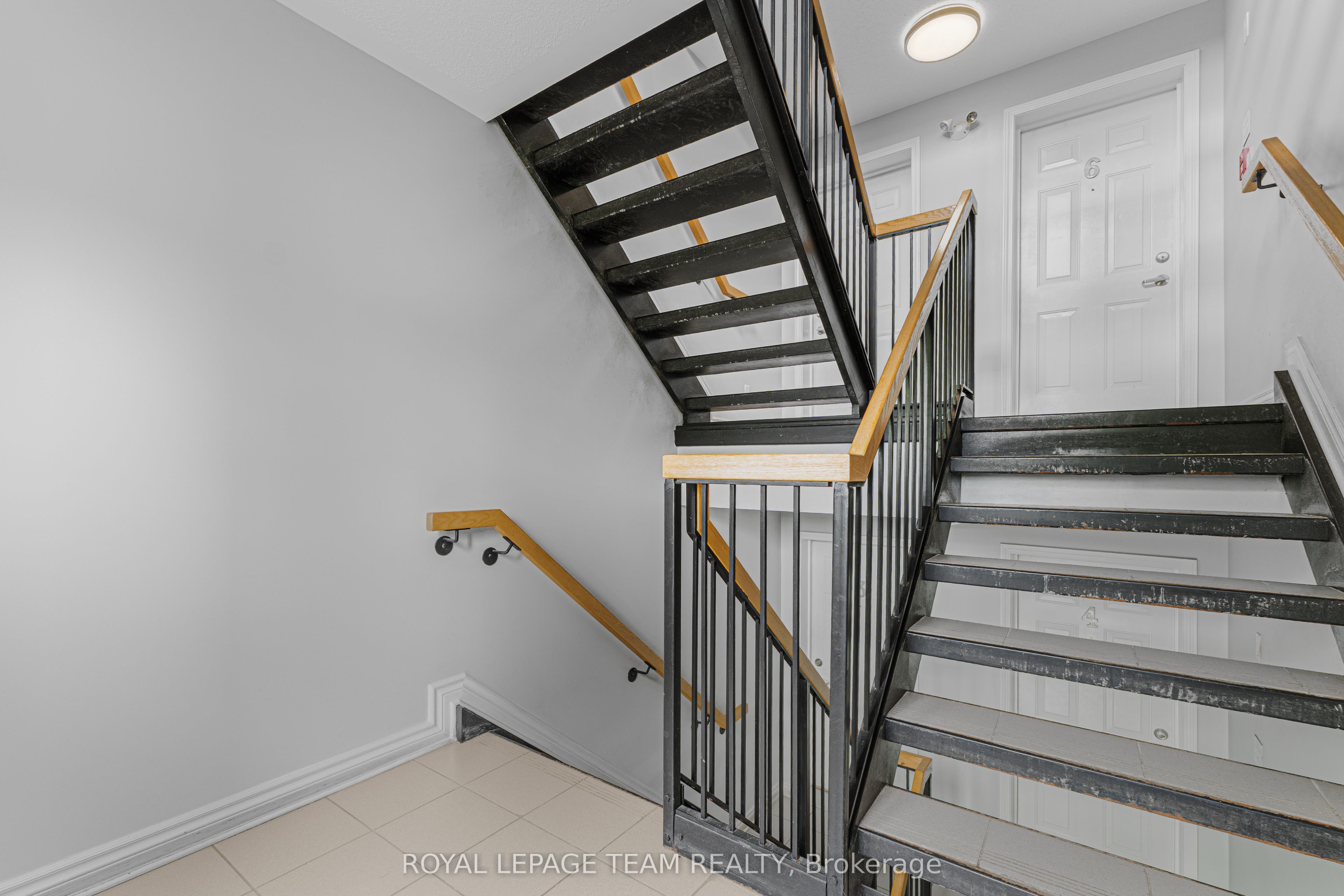 313 Cresthaven Drive 6, Barrhaven, ON K2G 4R5 photo 3