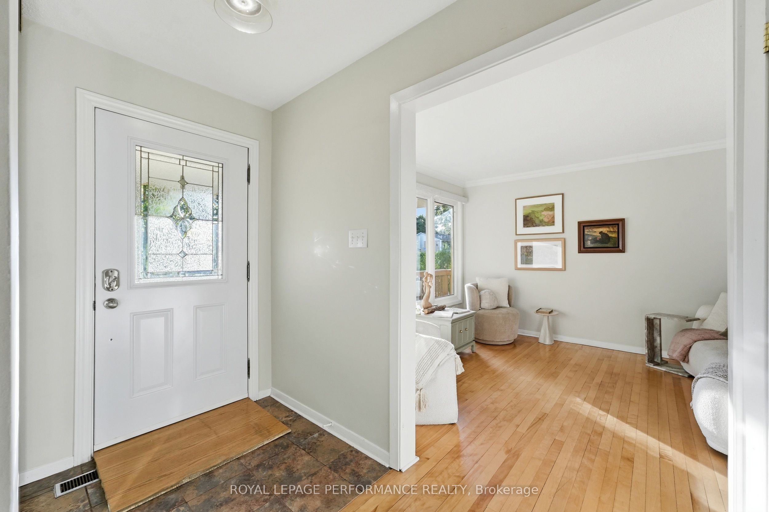 3149 Southmore Drive E, Billings Bridge - Riverside Park and Area, ON K1V 6Z6 photo 4