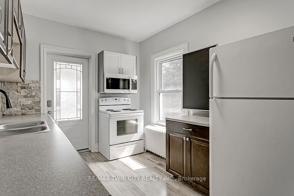 153 Drummond Street Upper, Brantford, ON N3S 6A4 photo 4
