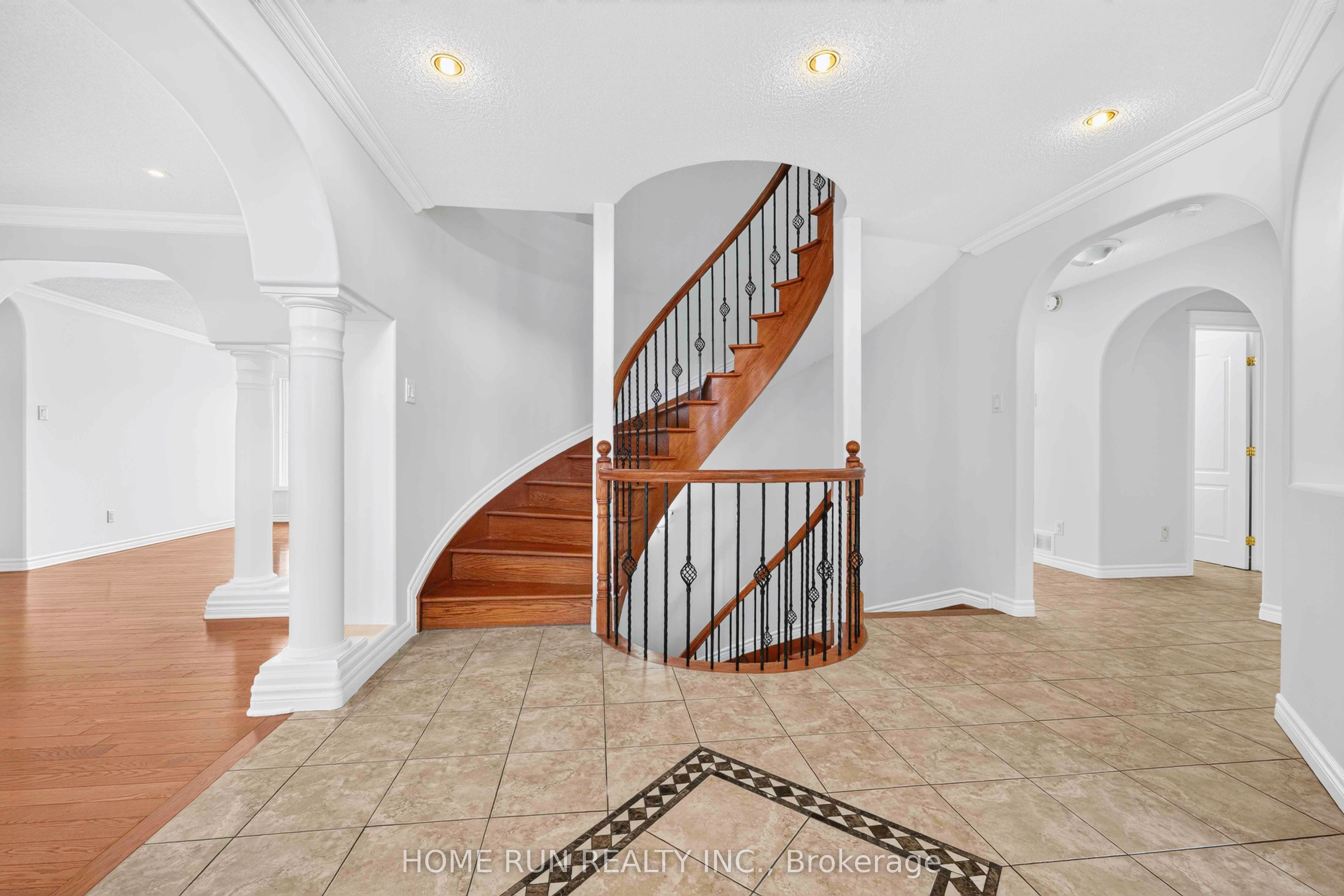 35 Blackshire Circle, Barrhaven, ON K2J 5L8 photo 3