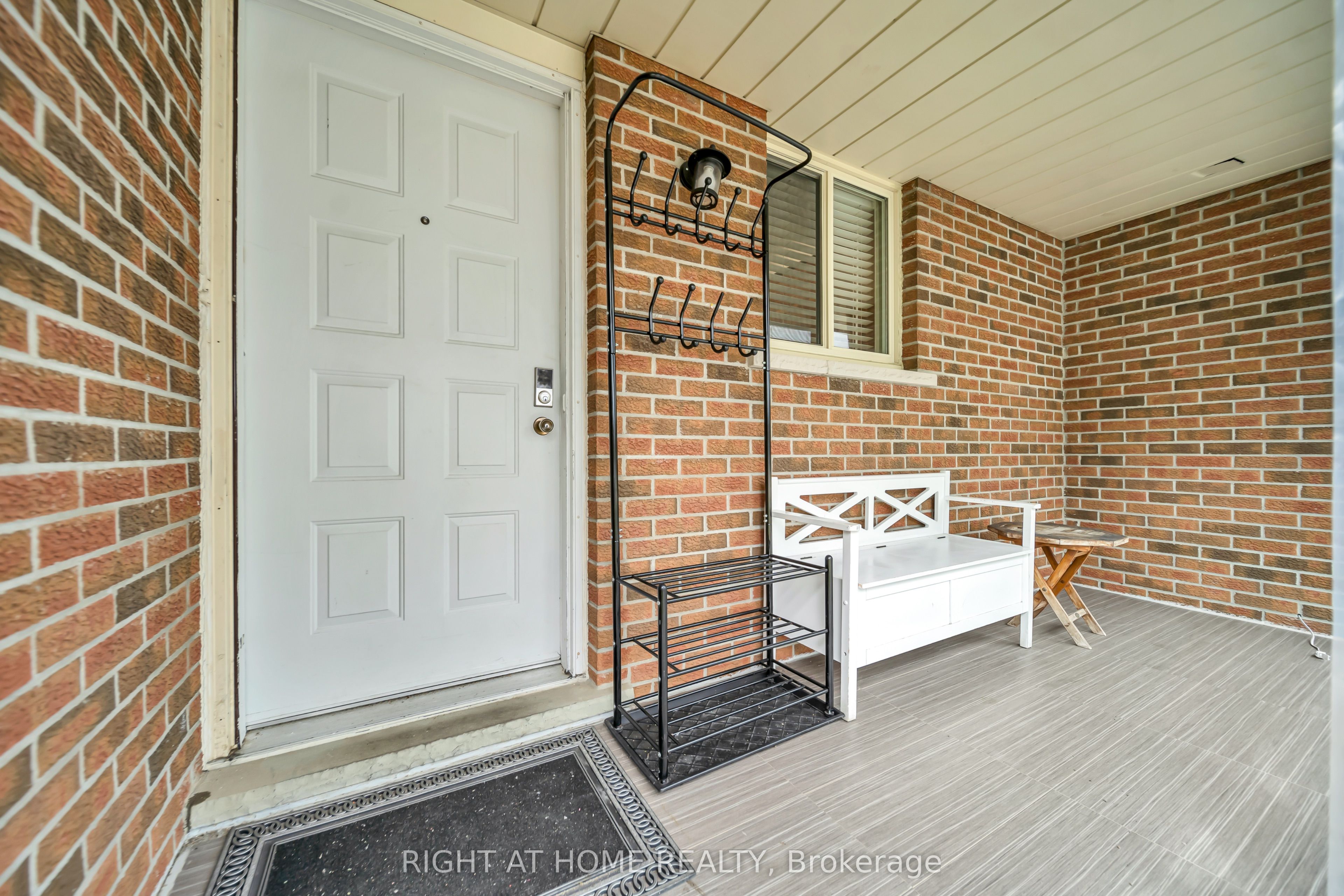 115 Countryside (Main only) Crescent, Kitchener, ON N2E 2S8 photo 4