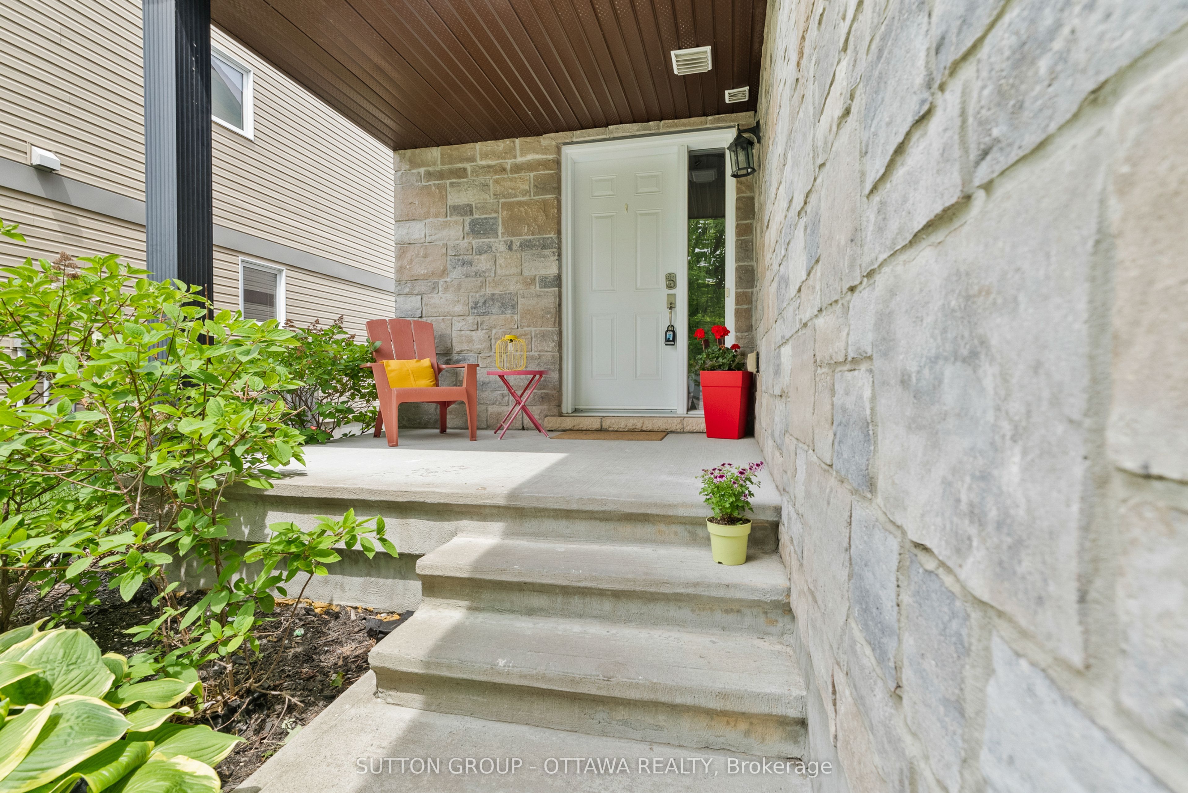 84 NATHALIE Street, Clarence-Rockland, ON K4K 0J3 photo 2