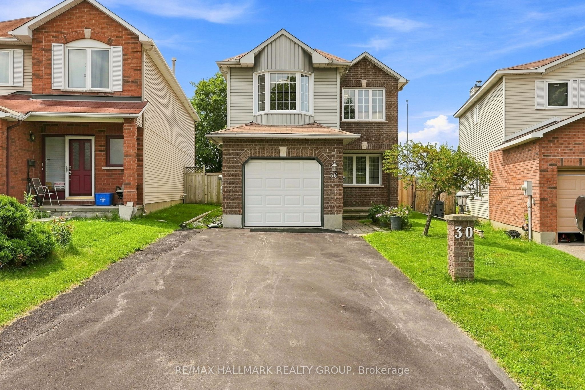 30 Rowe Drive, Kanata, ON K2L 3Y3