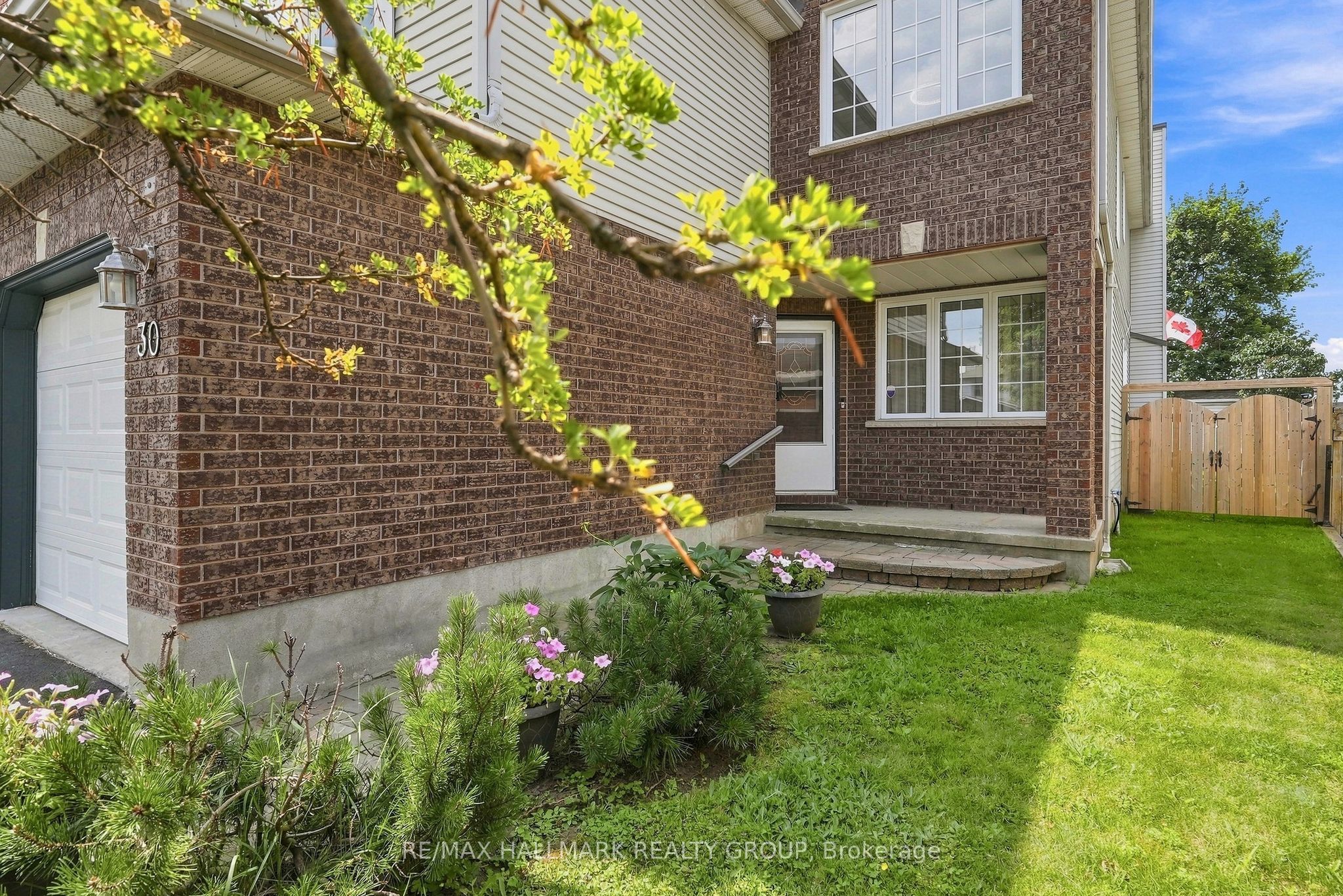 30 Rowe Drive, Kanata, ON K2L 3Y3 photo 2