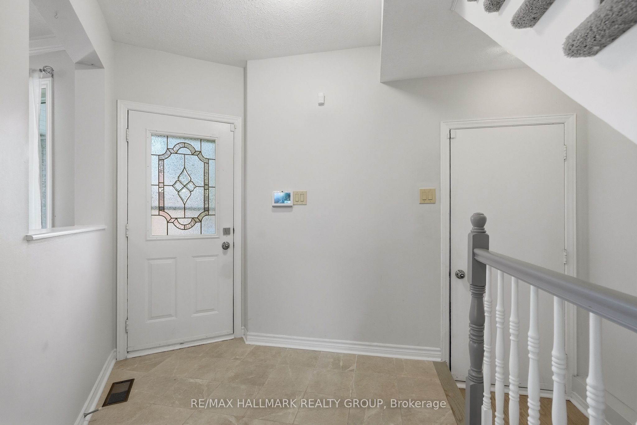 30 Rowe Drive, Kanata, ON K2L 3Y3 photo 3