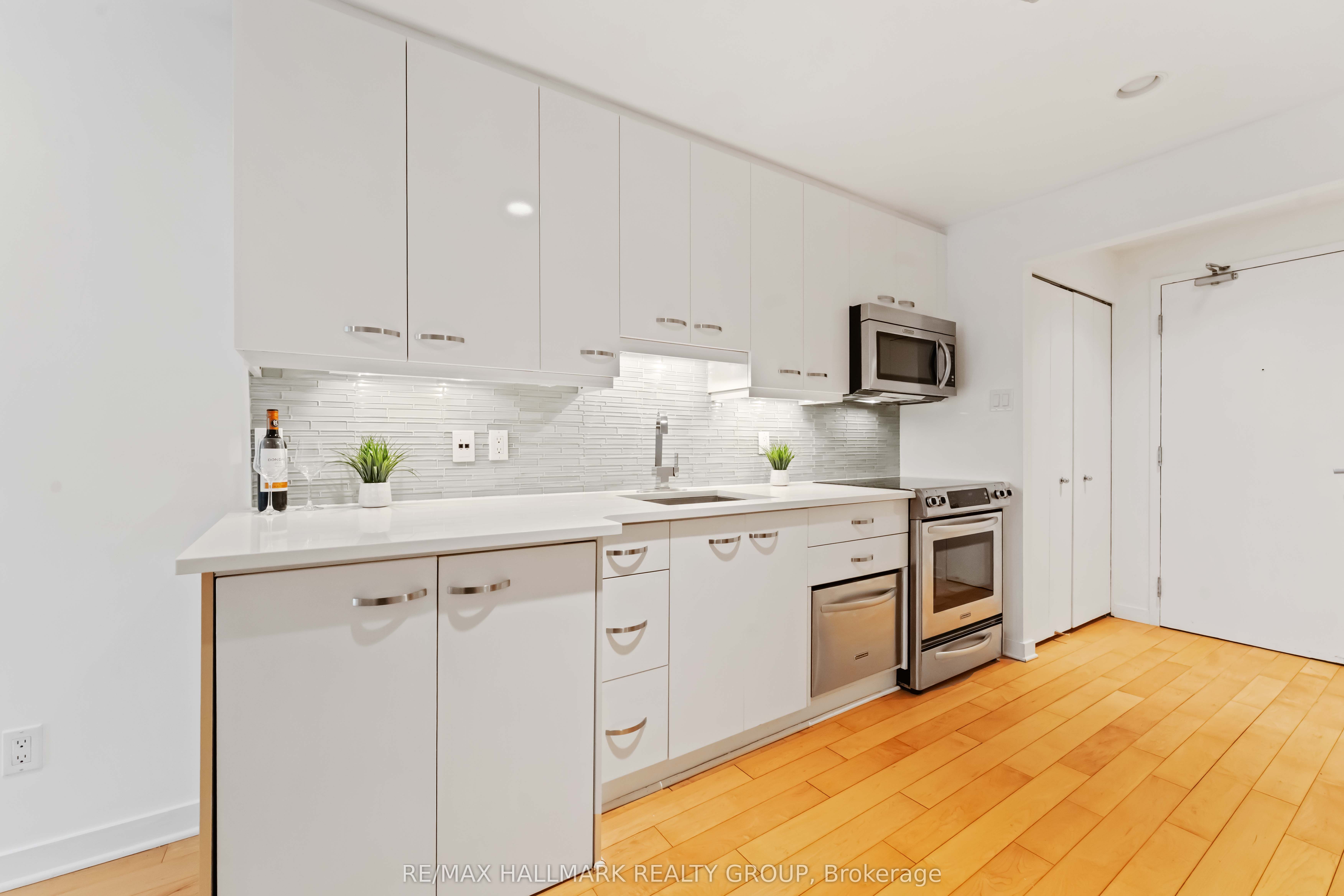 202 St Patrick Street 15, Lower Town - Sandy Hill, ON K1N 5K3 photo 3