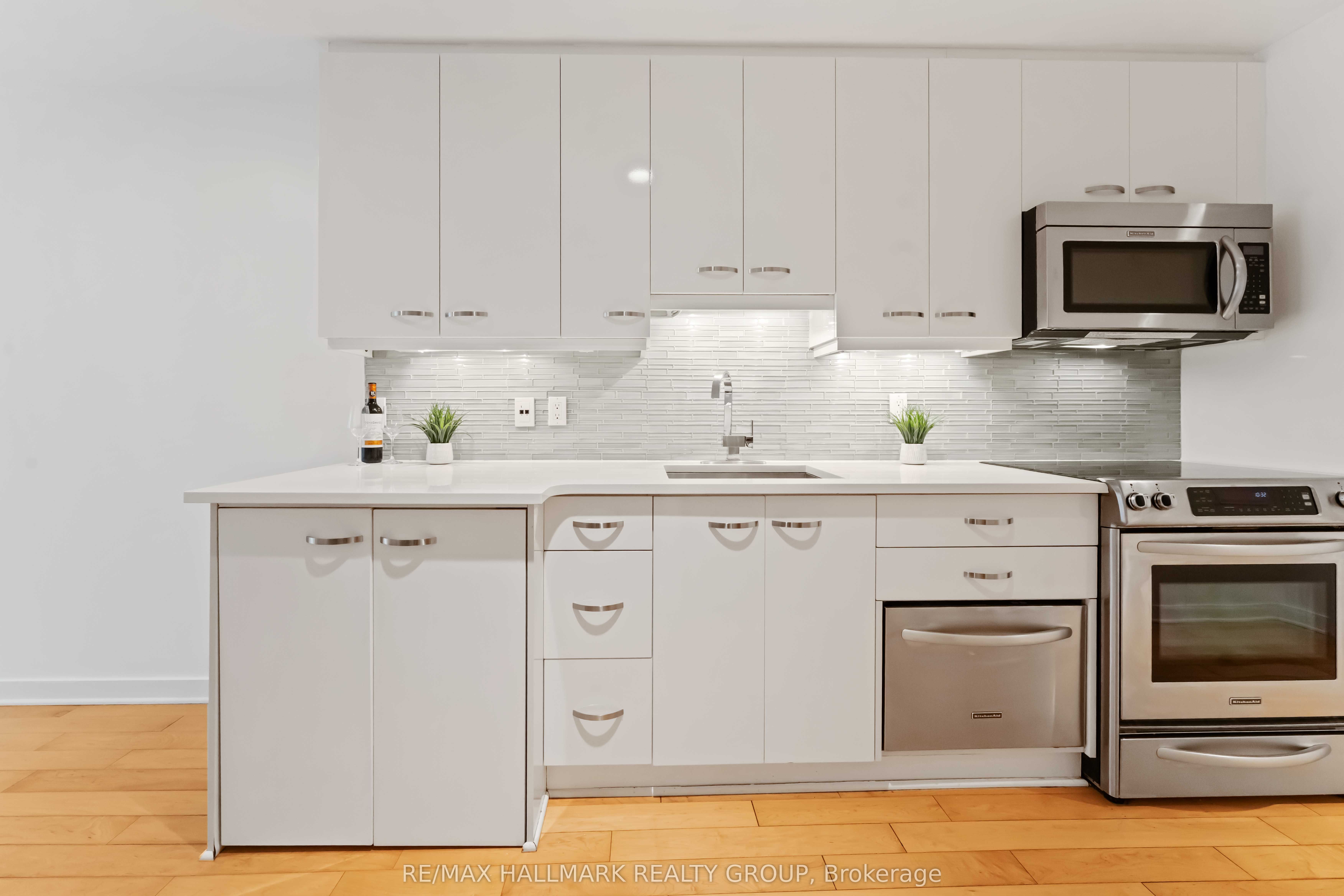 202 St Patrick Street 15, Lower Town - Sandy Hill, ON K1N 5K3 photo 4