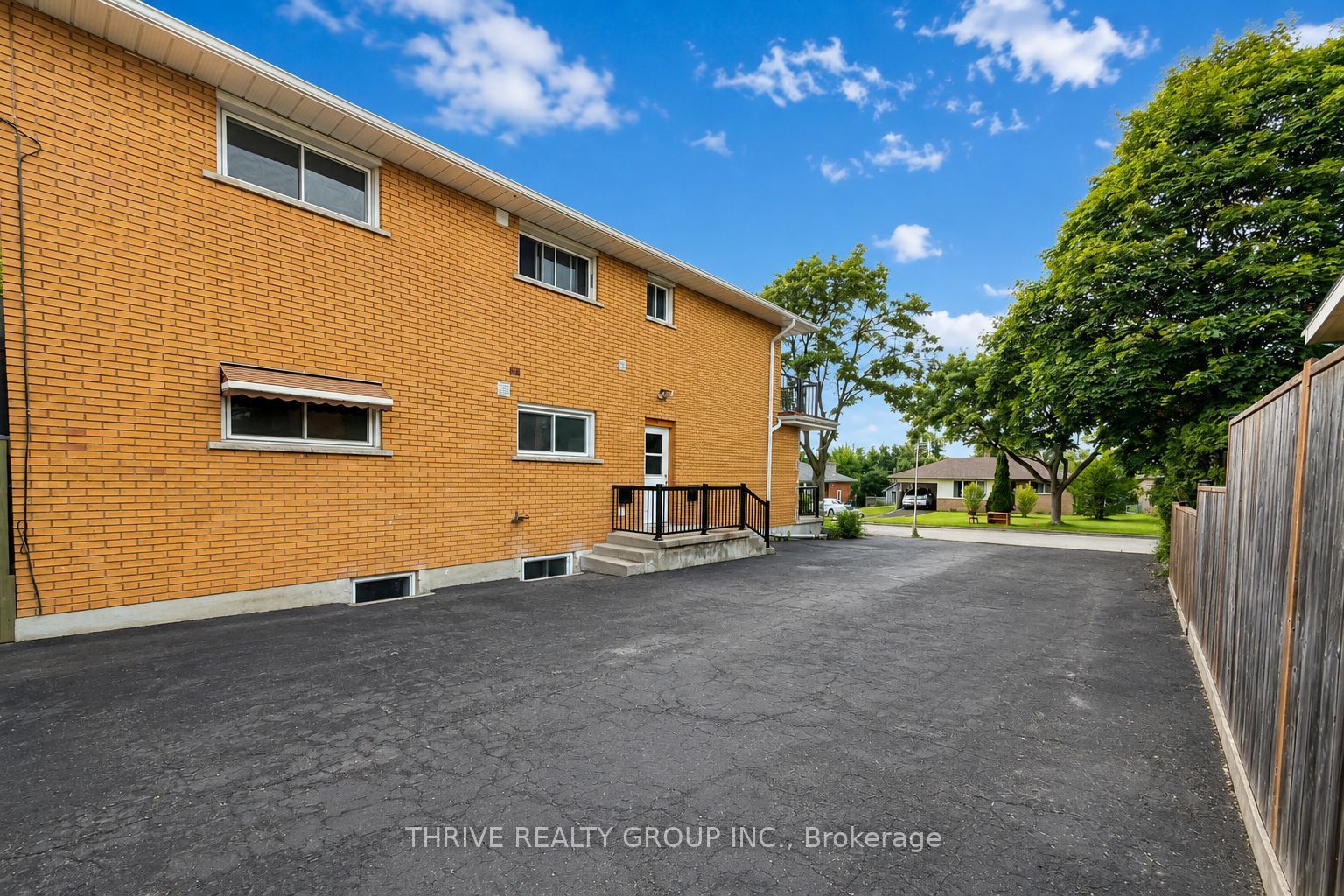 1023 Eagle Drive Upper, London South, ON N5Z 3H4 photo 3