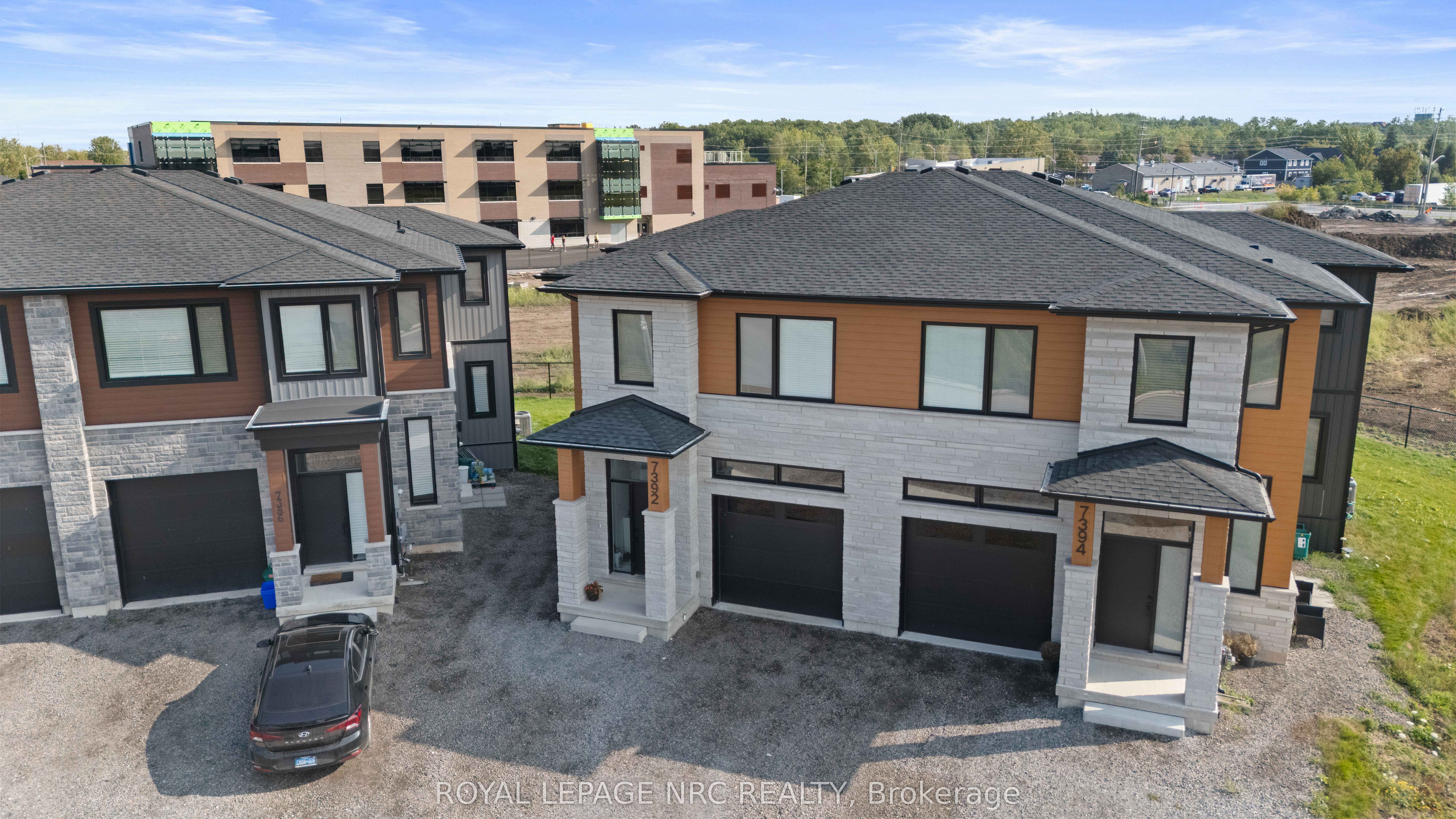 7394 Splendour Drive Lower, Niagara Falls, ON L2H 3V7 photo 2