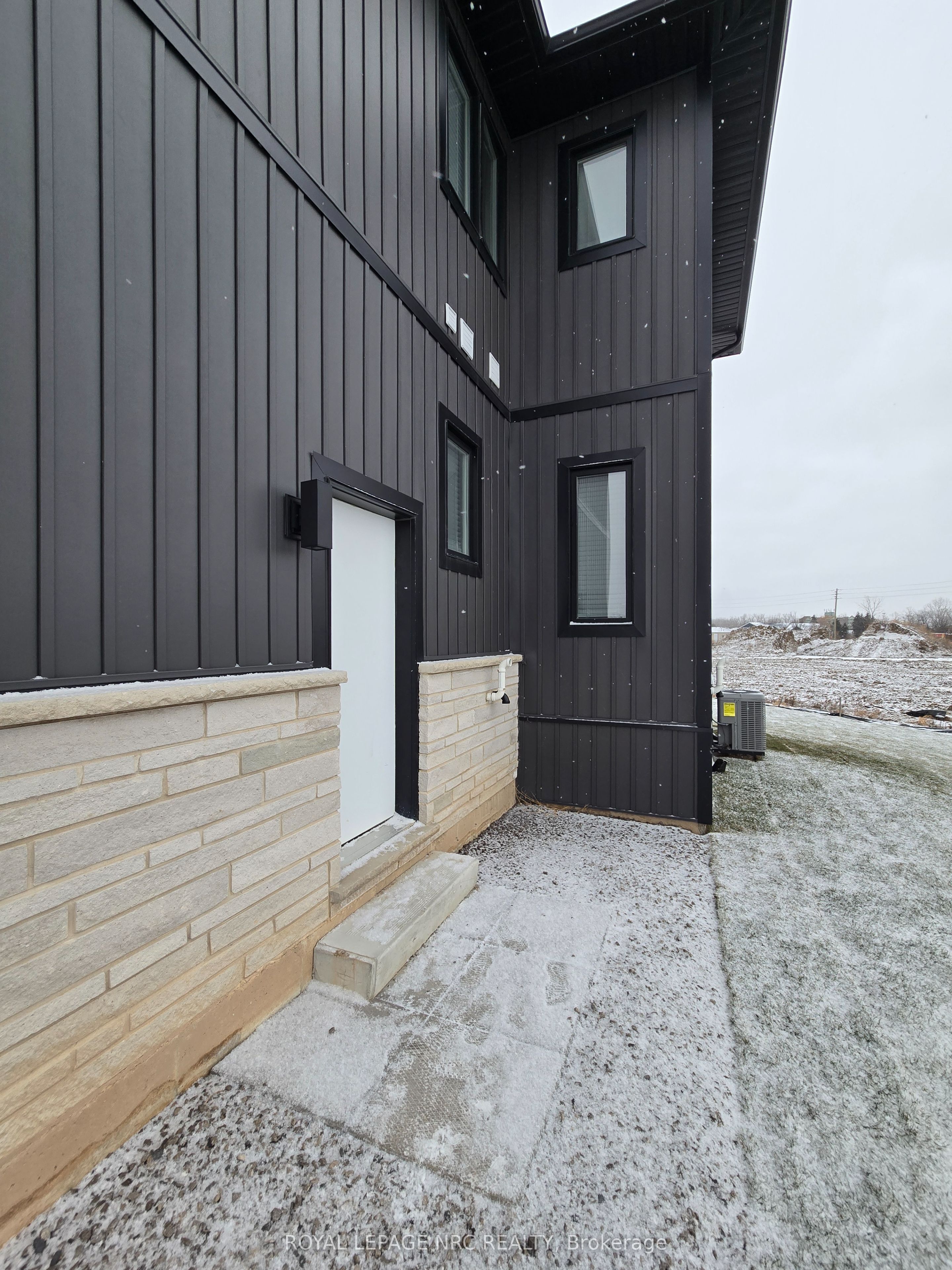 7394 Splendour Drive Lower, Niagara Falls, ON L2H 3V7 photo 3