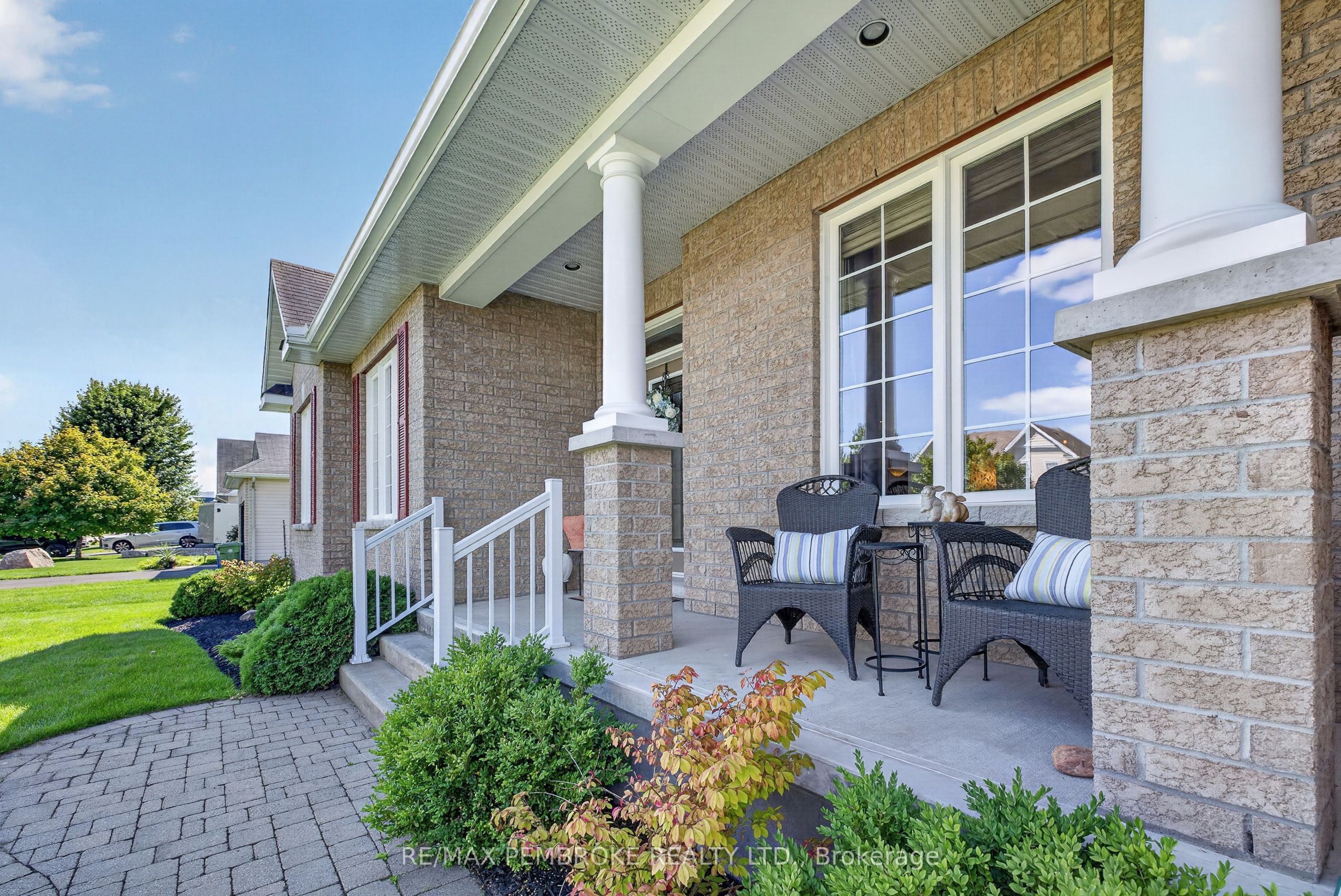 26 Bedard Boulevard, Petawawa, ON K8H 0B7 photo 4