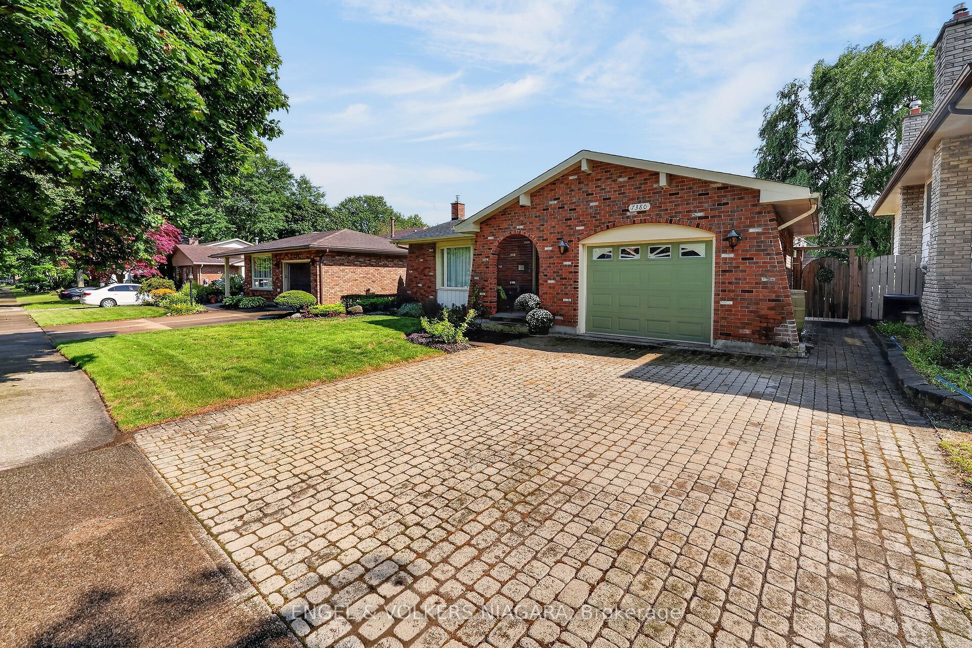 7380 Green Boughs Road, Niagara Falls, ON L2J 4C2 photo 2