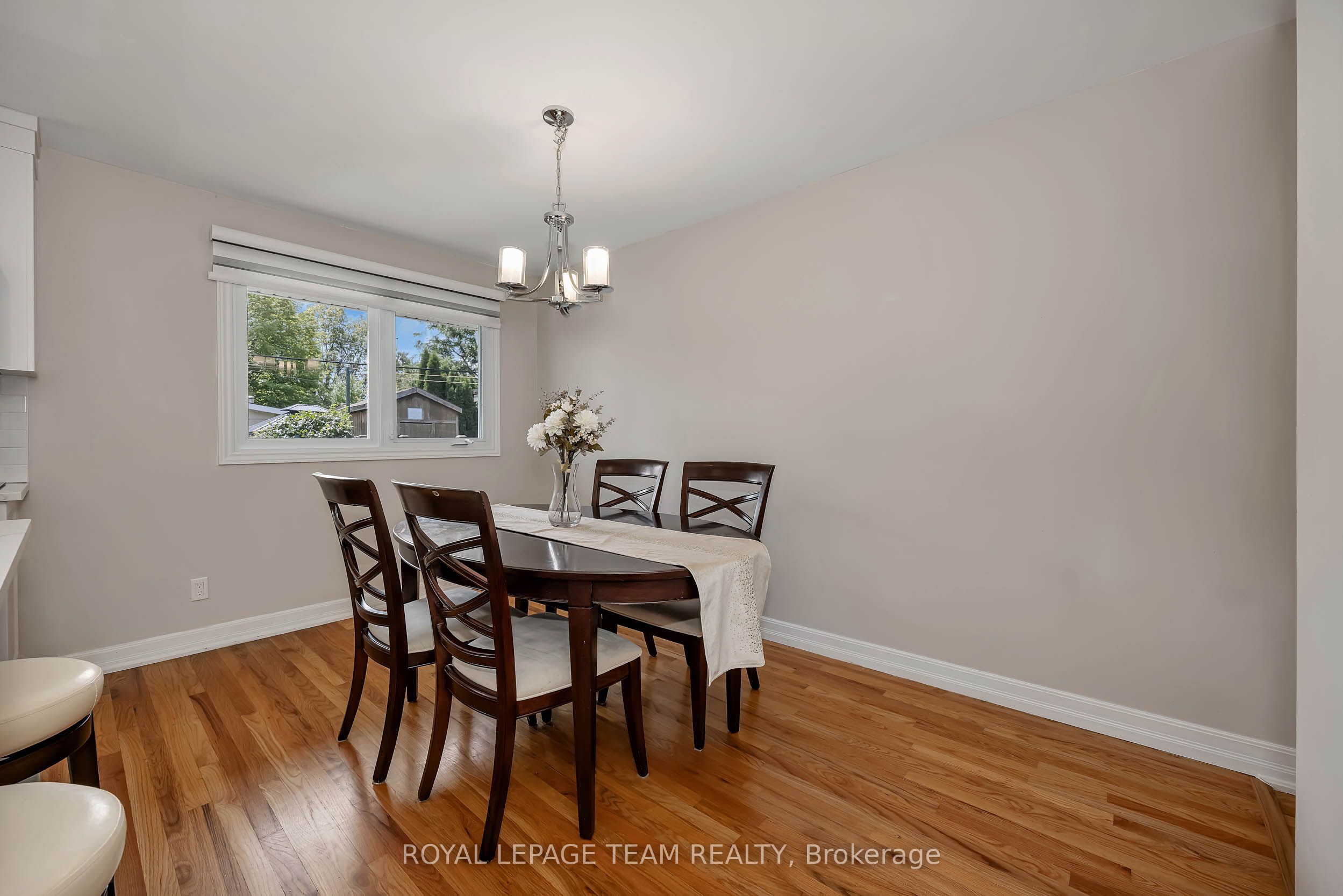 2196 Carnegie Street, Elmvale Acres and Area, ON K1G 2V5 photo 4