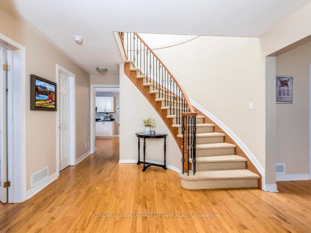 5 Hearn Crescent, Stittsville - Munster - Richmond, ON K2S 1R7 photo 5