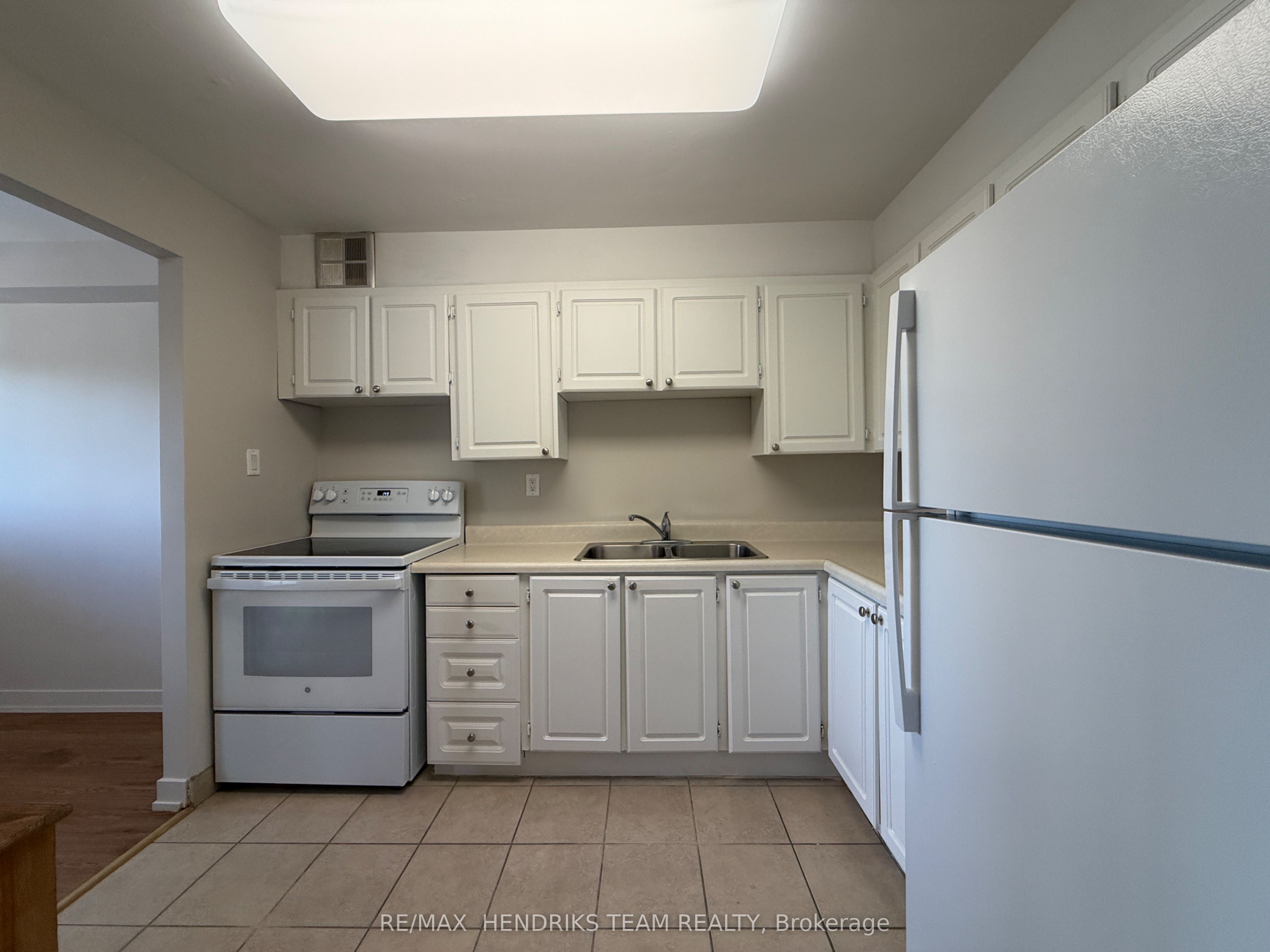 4982 Chrysler Avenue 508, Niagara Falls, ON L2E 7B4 photo 2