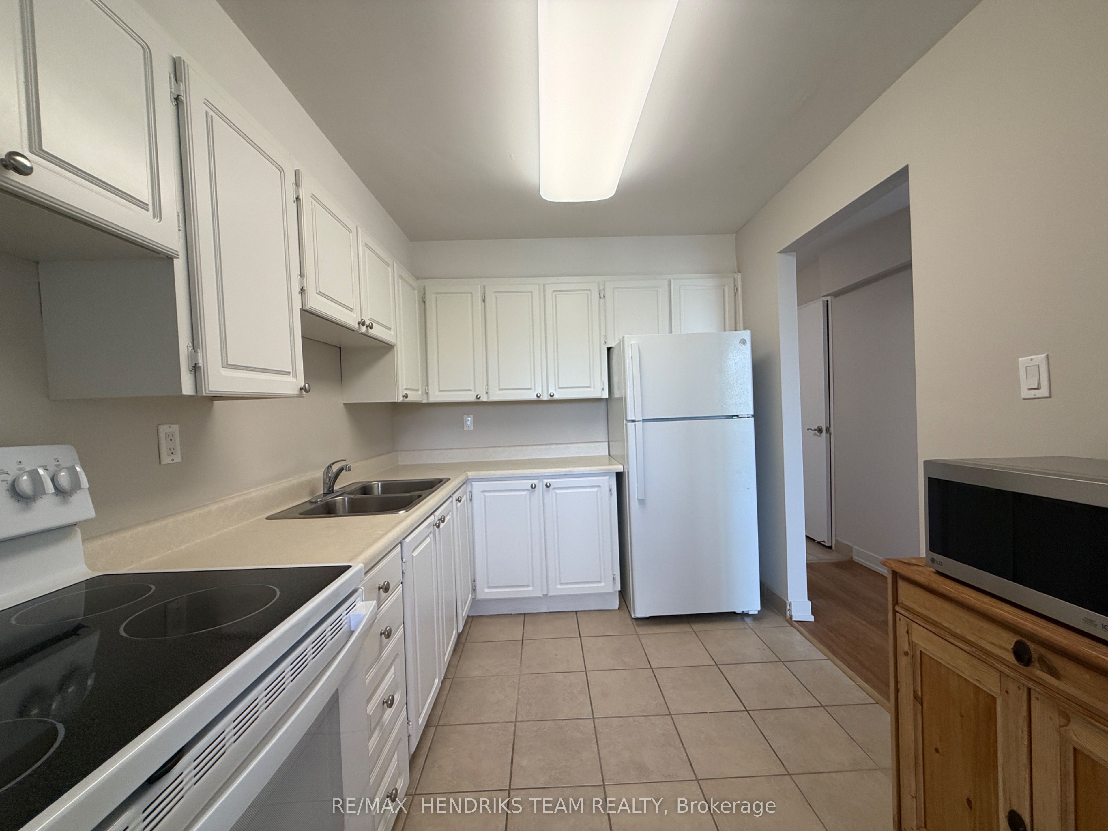 4982 Chrysler Avenue 508, Niagara Falls, ON L2E 7B4 photo 3